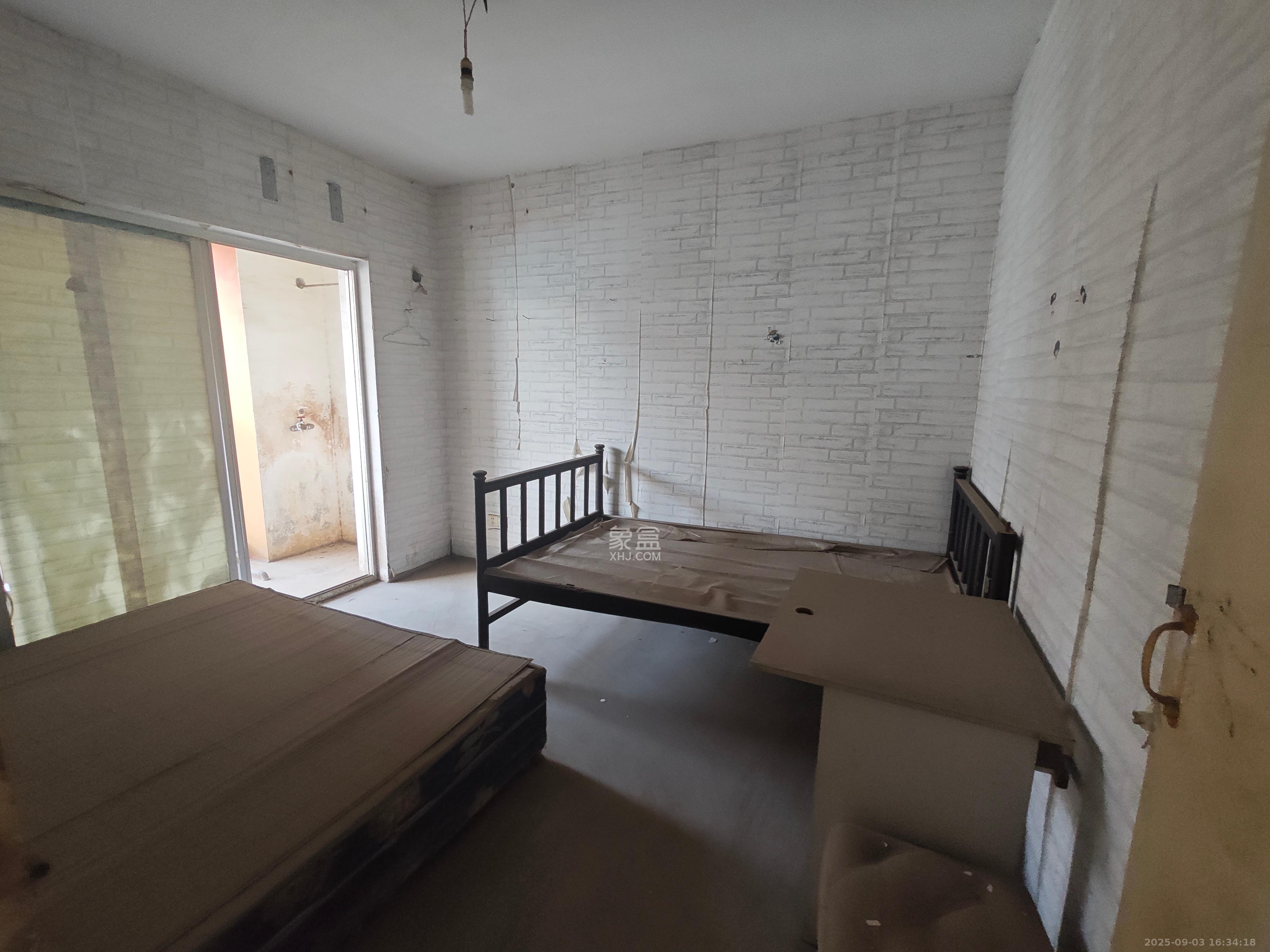 新星小区 4室2厅1卫 1000.0元/月 新星小区 4室2厅1卫 1000.0元/月室内图