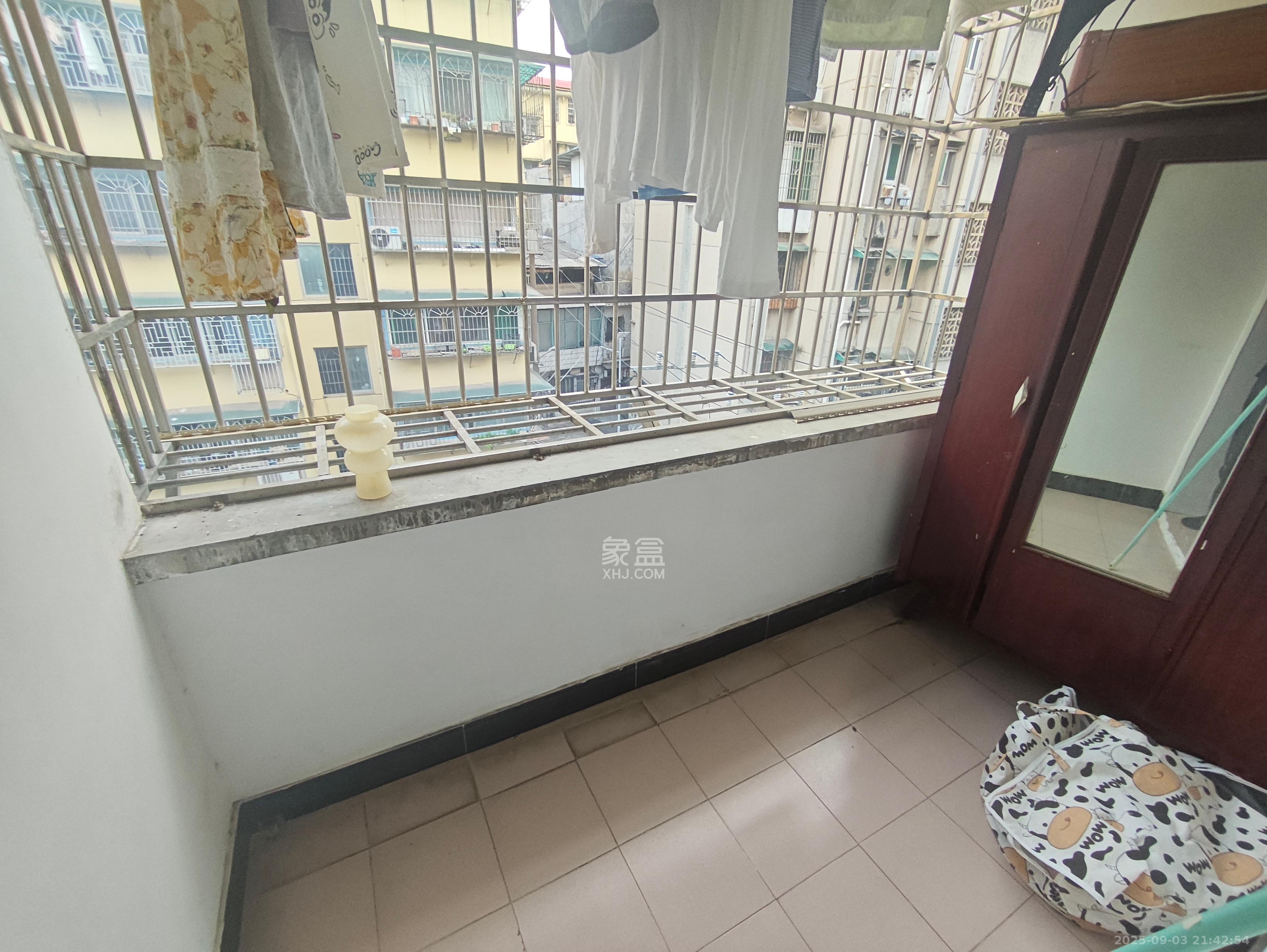 石子冲巷  1室1厅1卫    1300.0元/月 石子冲巷  1室1厅1卫    1300.0元/月室内图