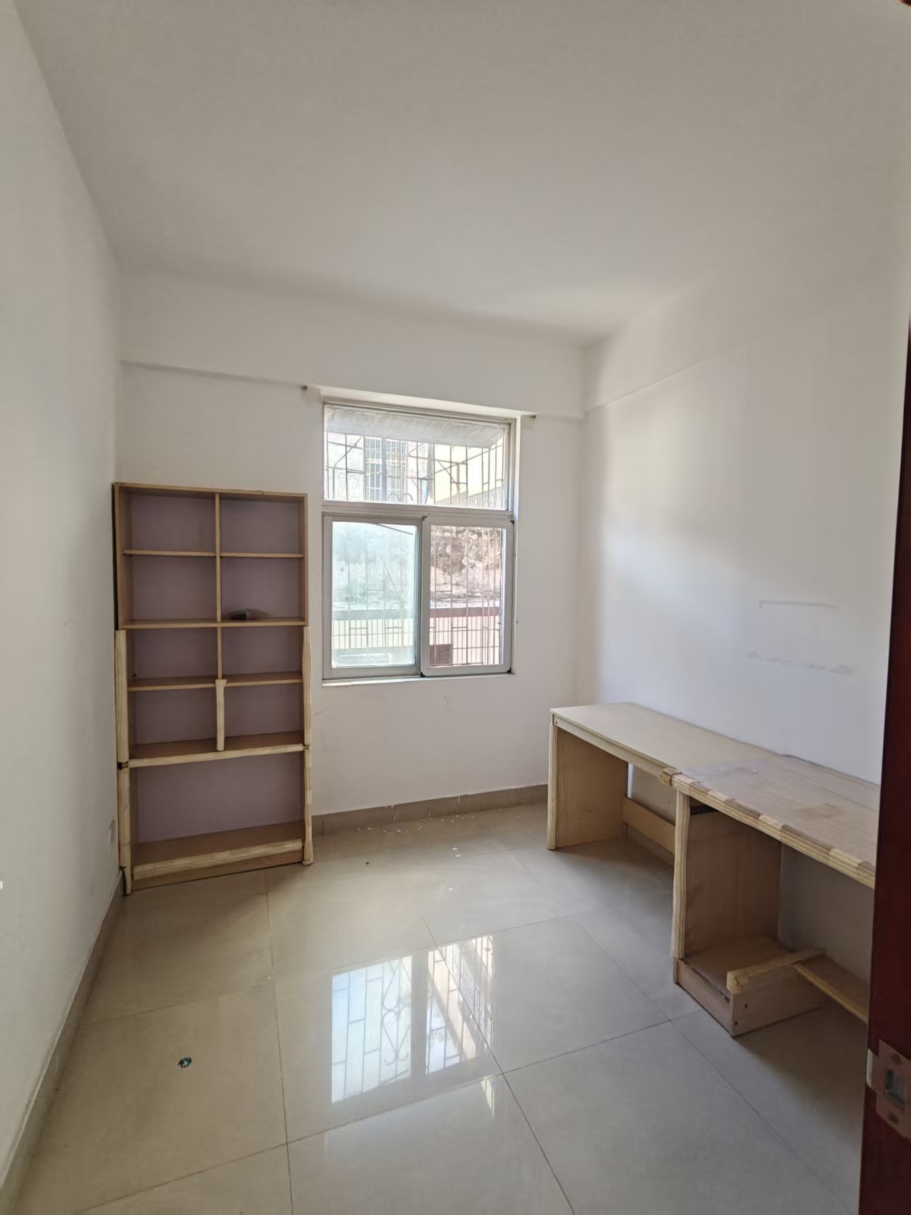 宏源证劵宿舍 3室2厅1卫 1800.0元/月 宏源证劵宿舍 3室2厅1卫 1800.0元/月室内图