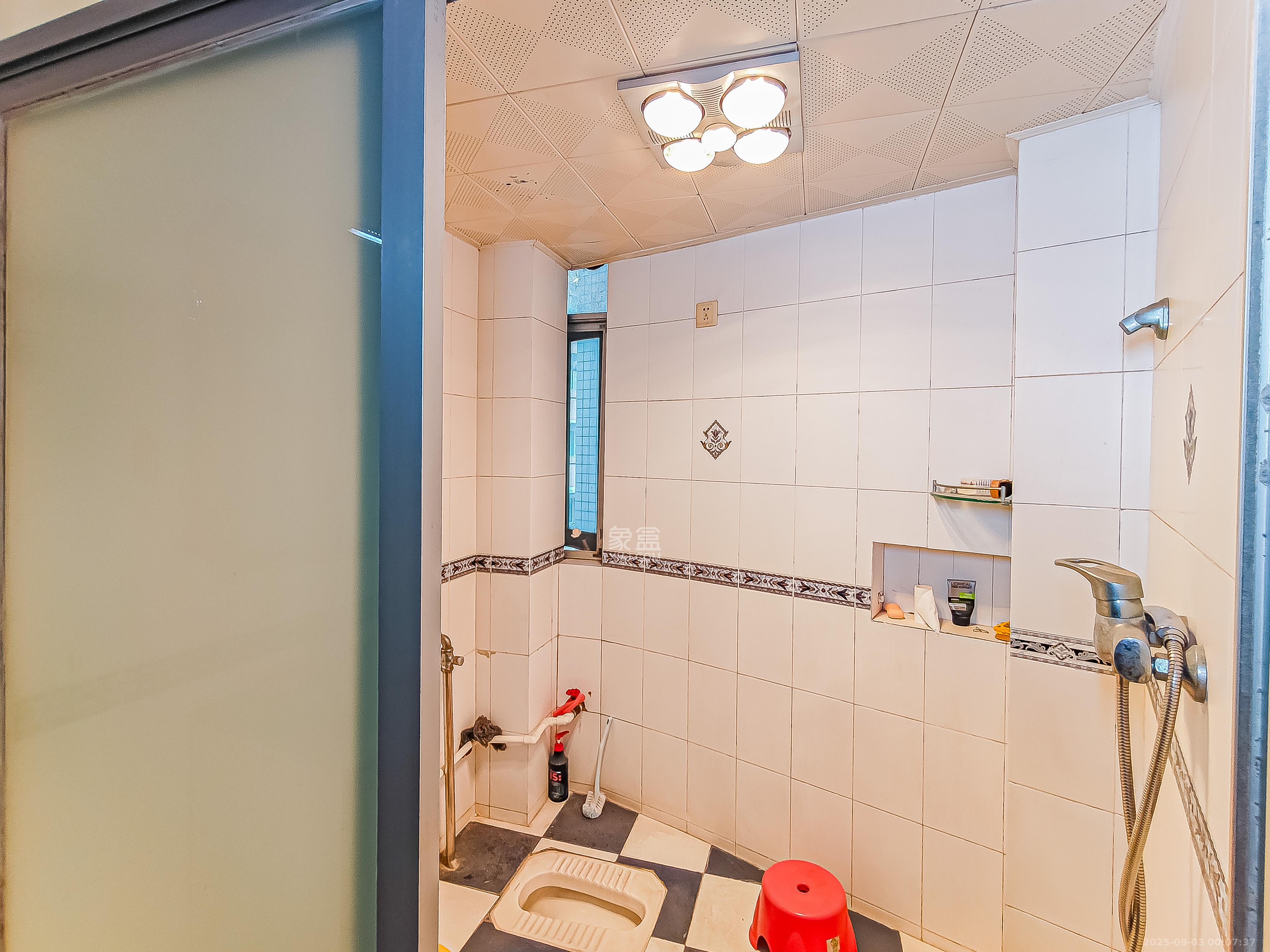 浦沅生活一区  3室2厅2卫    98.0万 浦沅生活一区  3室2厅2卫    98.0万卫生间