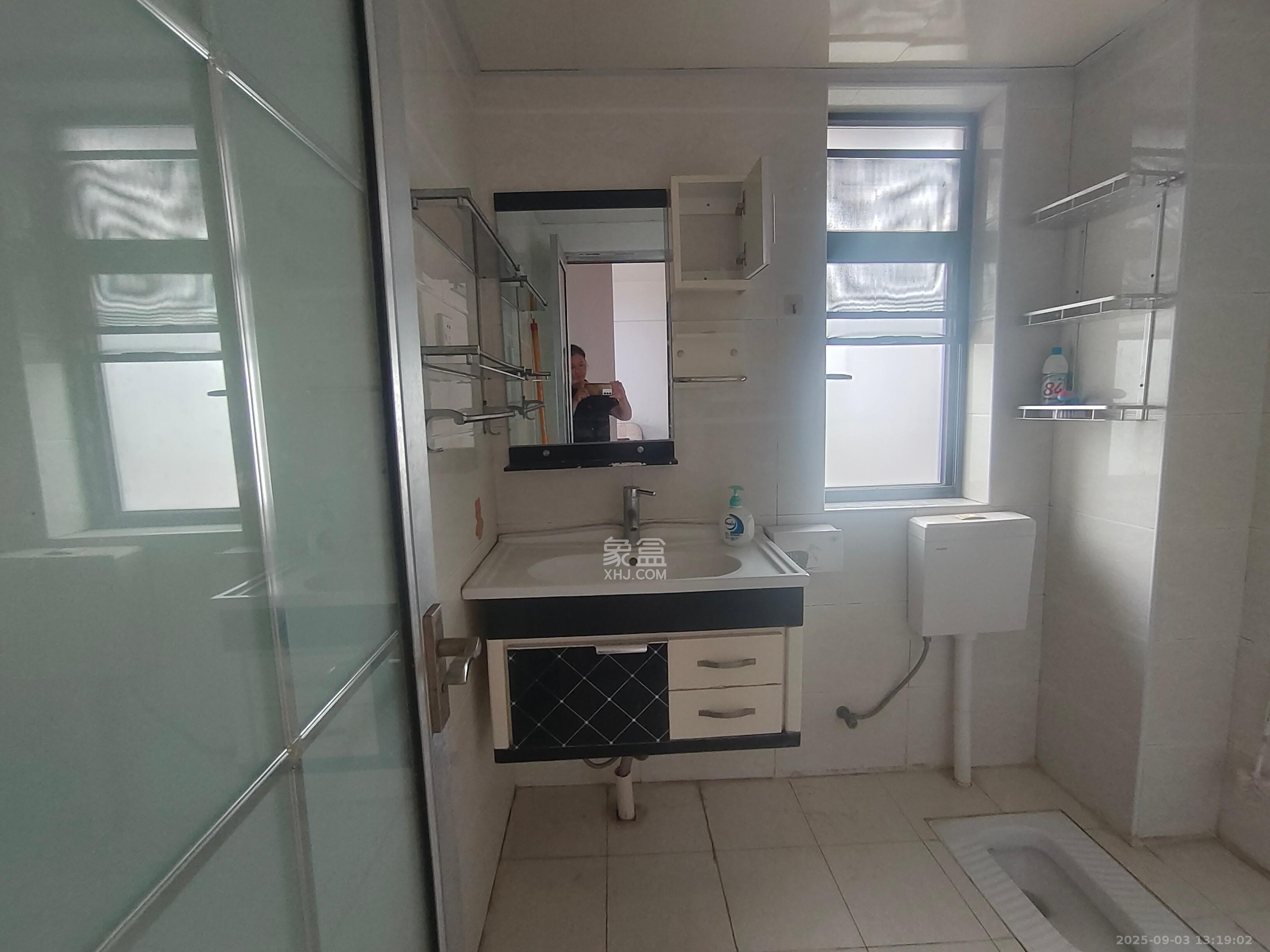 上峰苑(兰亭玥岛)  2室2厅1卫    2000.0元/月 上峰苑(兰亭玥岛)  2室2厅1卫    2000.0元/月室内图