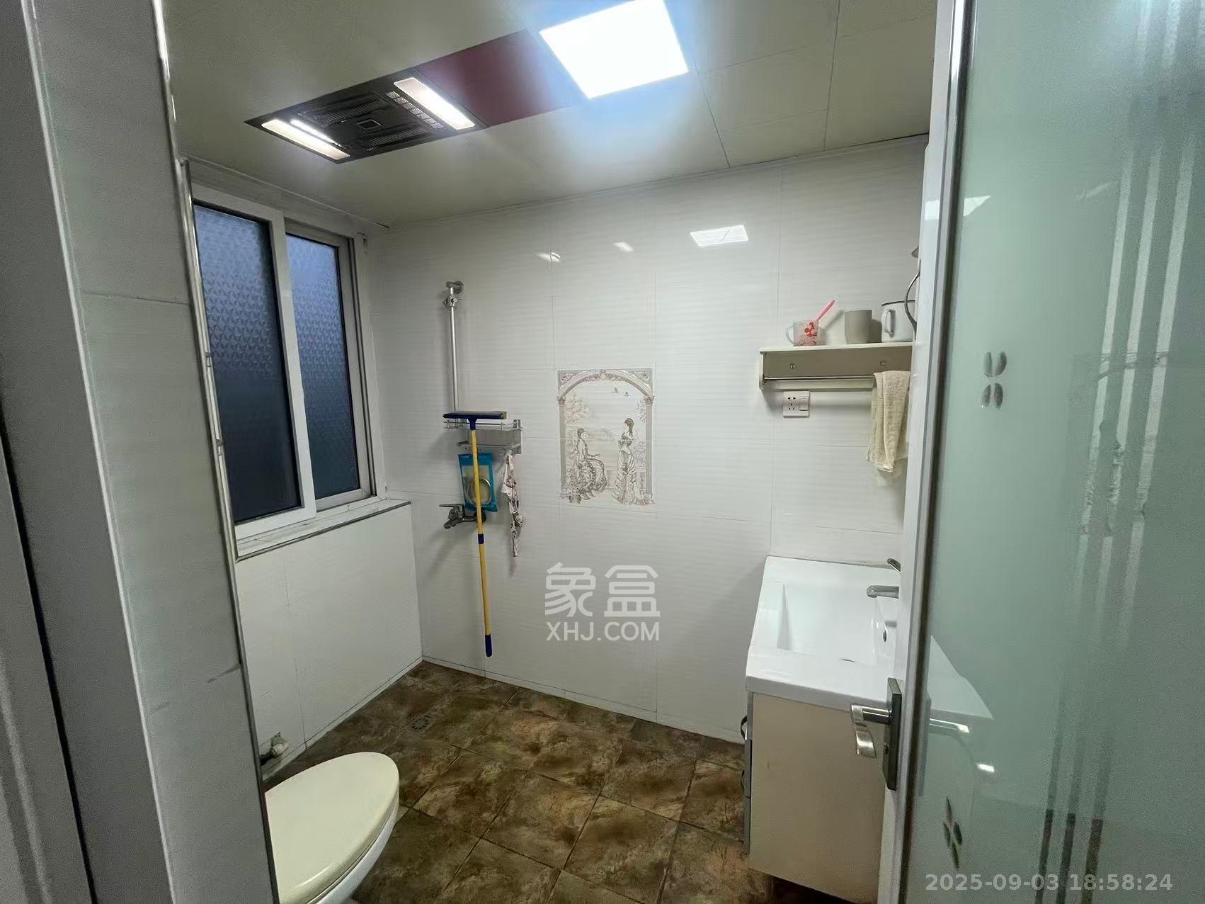 汇都公寓 3室2厅2卫 2400.0元/月 汇都公寓 3室2厅2卫 2400.0元/月室内图