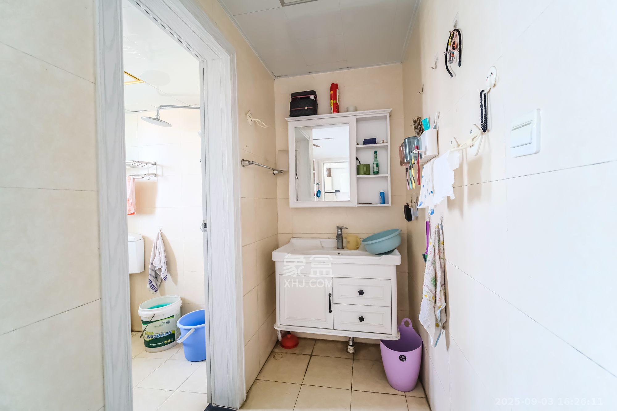 世景华庭  4室2厅2卫    2000.0元/月室内图