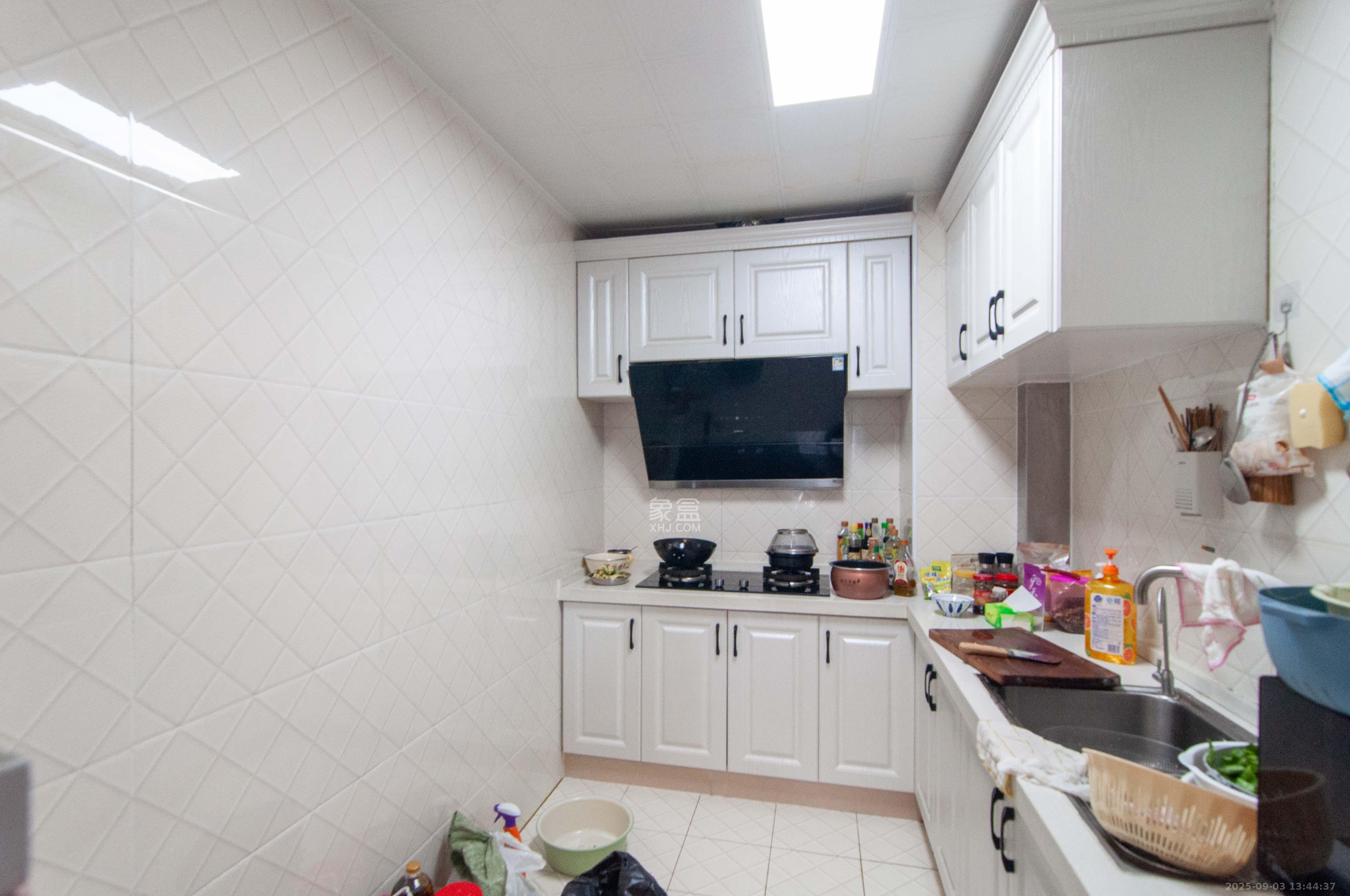 凯特梅溪紫郡 3室2厅2卫 83.8万 凯特梅溪紫郡 3室2厅2卫 83.8万厨房