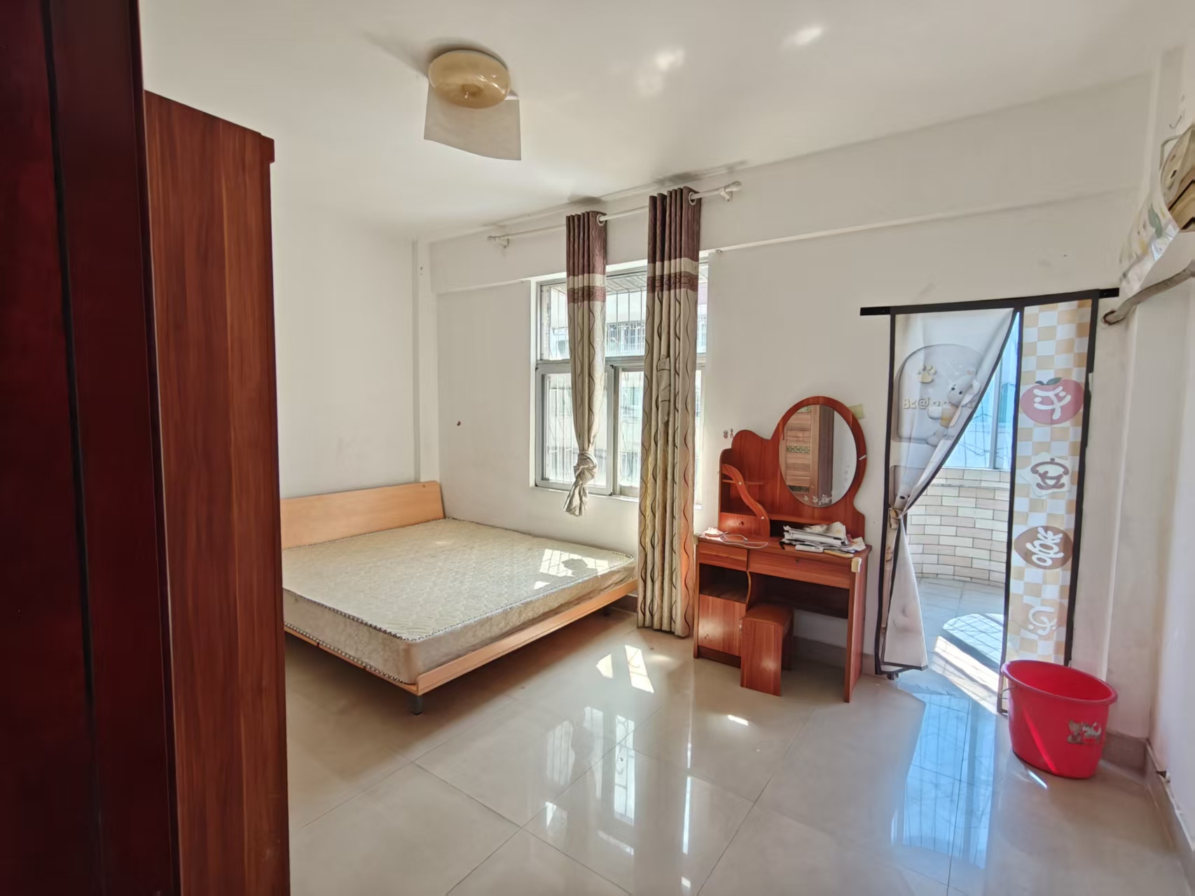 宏源证劵宿舍 3室2厅1卫 1800.0元/月 宏源证劵宿舍 3室2厅1卫 1800.0元/月室内图