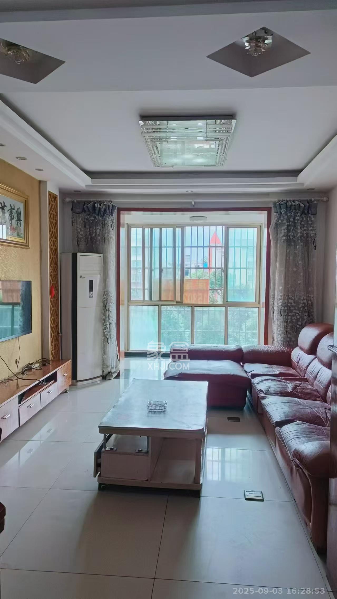 鸿润园  3室2厅2卫    1900.0元/月室内图