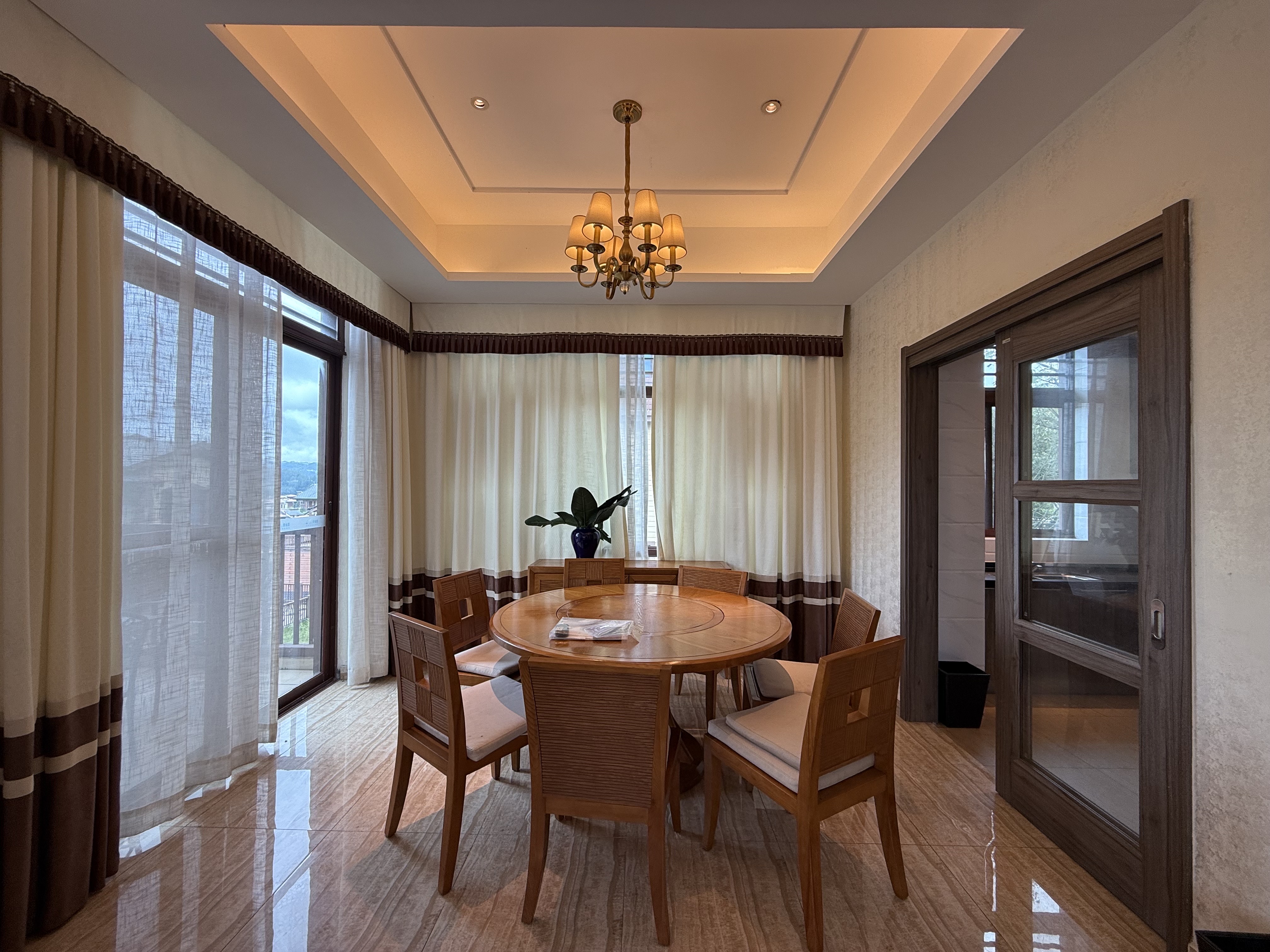 碧桂园 6室2厅3卫 158.0万 碧桂园 6室2厅3卫 158.0万客厅