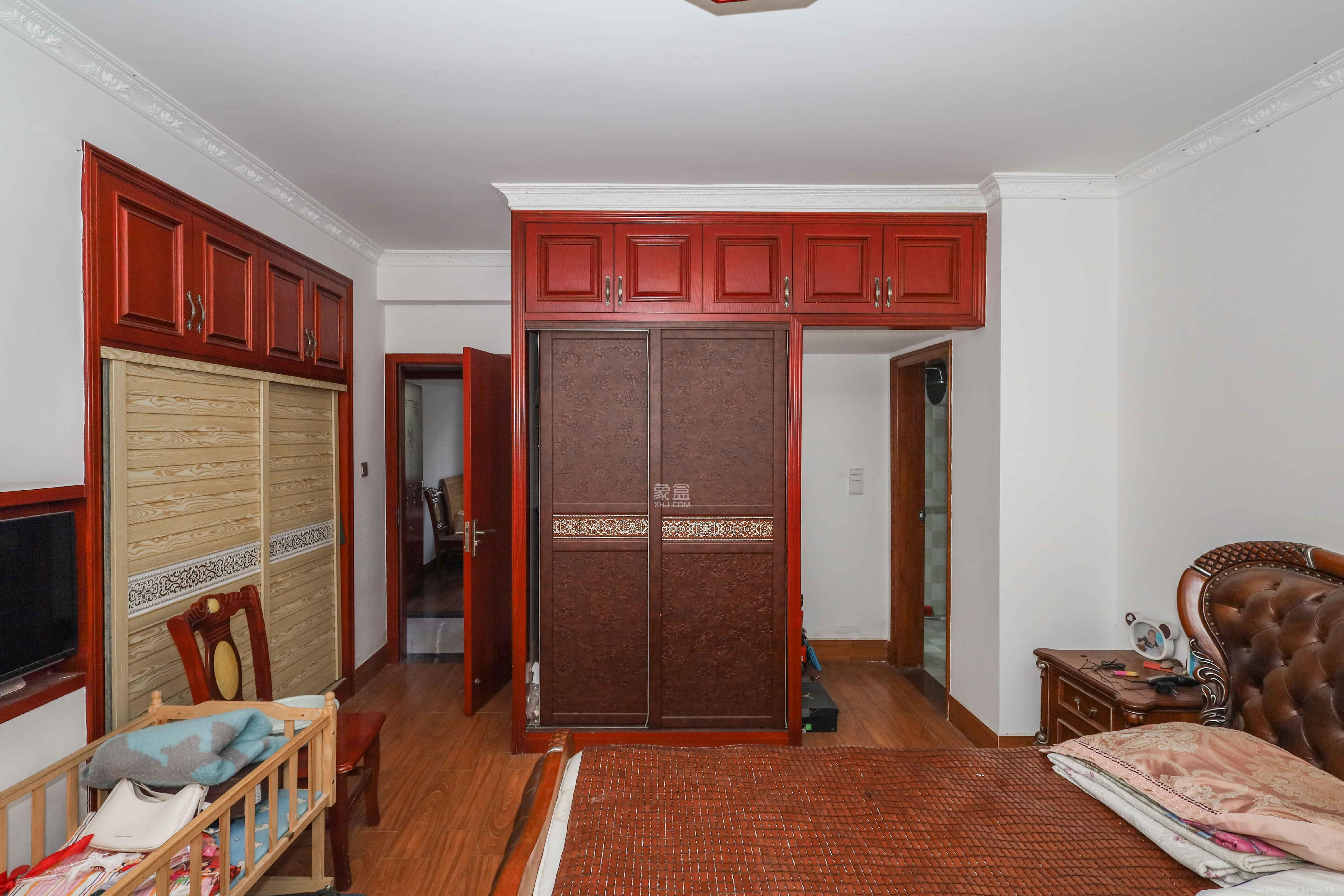 和沁园  4室2厅2卫    68.0万卧室