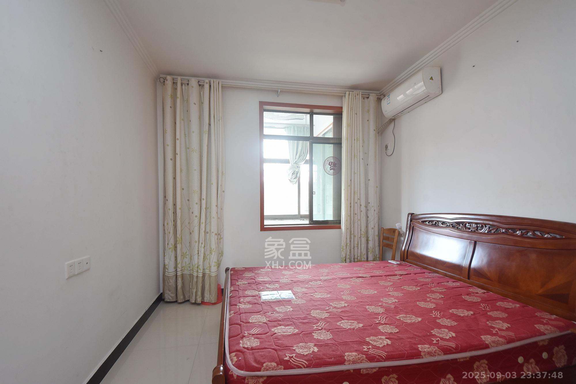 桂花二村  1室2厅1卫    35.0万卧室