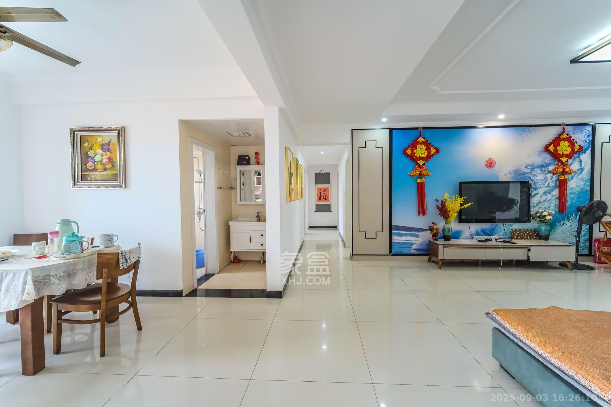 世景华庭  4室2厅2卫    2000.0元/月室内图