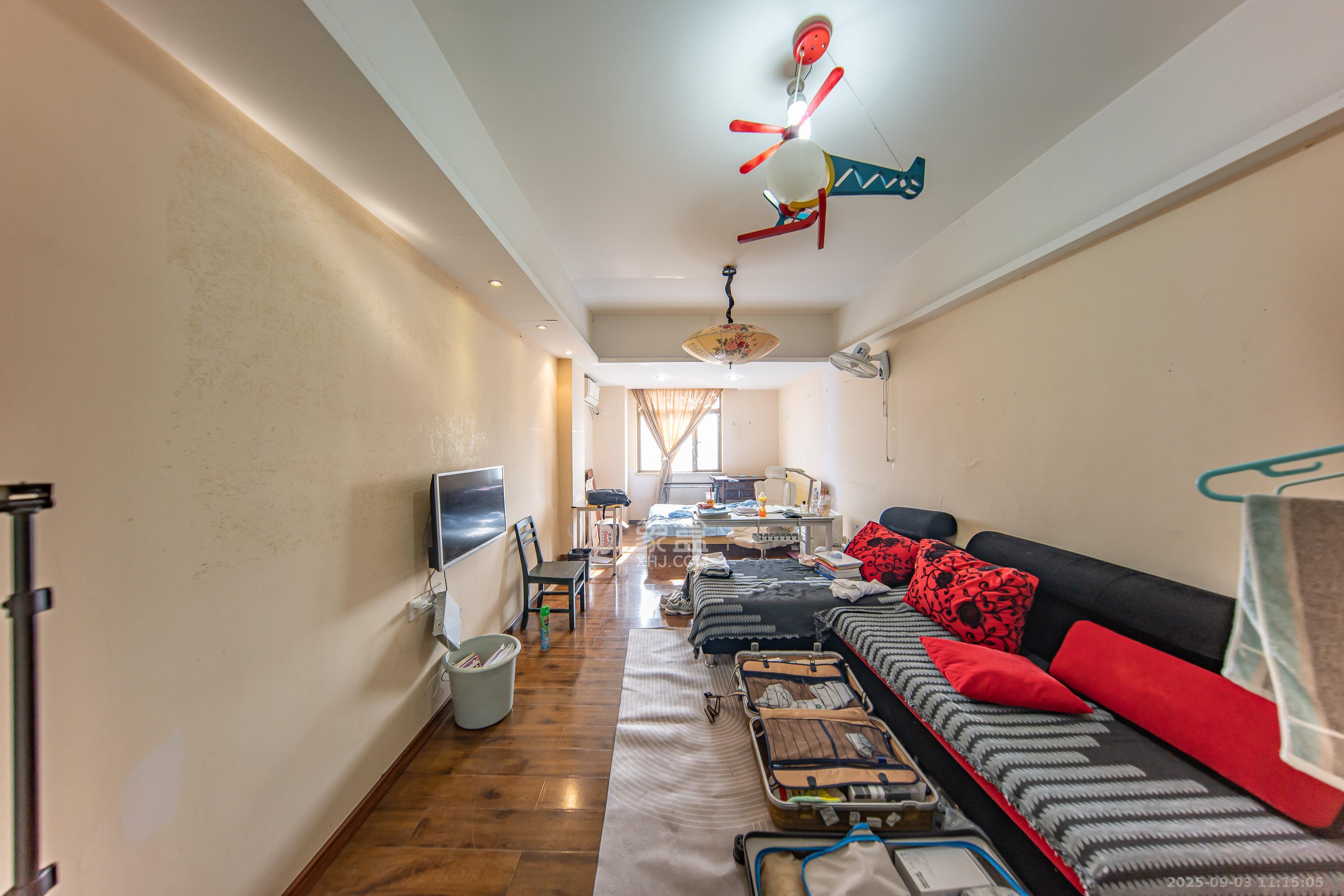 米兰春天  1室0厅0卫    20.5万 米兰春天  1室0厅0卫    20.5万客厅