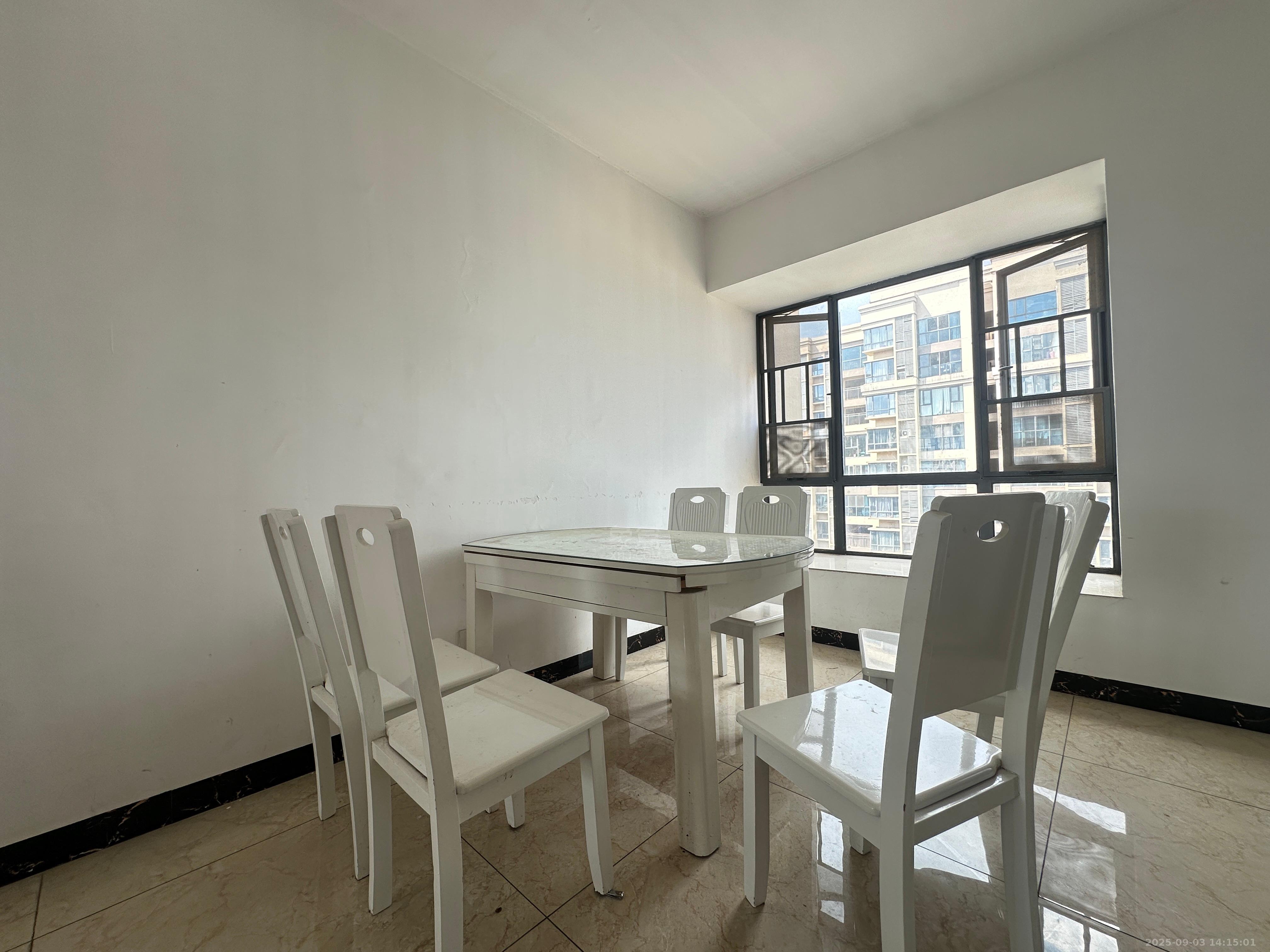 山水洲城华晨第一城 1室2厅2卫 1800.0元/月 山水洲城华晨第一城 1室2厅2卫 1800.0元/月室内图