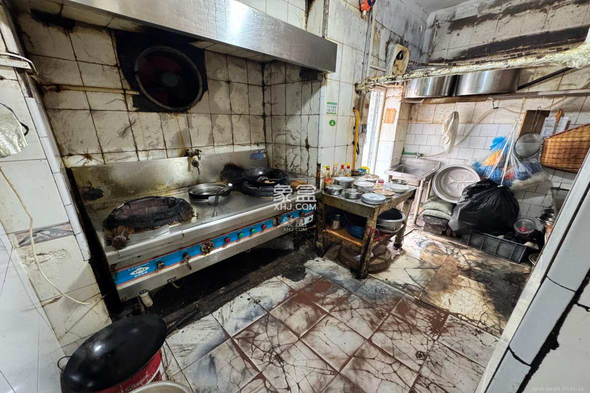 人民新村  2室2厅1卫    2800.0元/月 人民新村  2室2厅1卫    2800.0元/月室内图