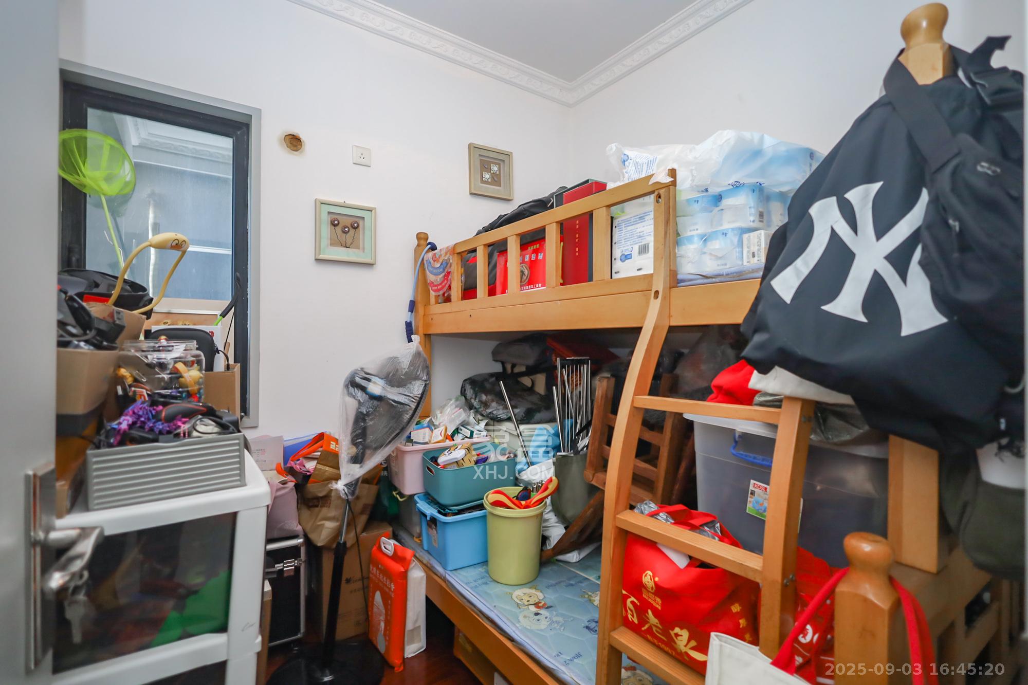 郡原广场 4室2厅2卫 182.0万 郡原广场 4室2厅2卫 182.0万卧室