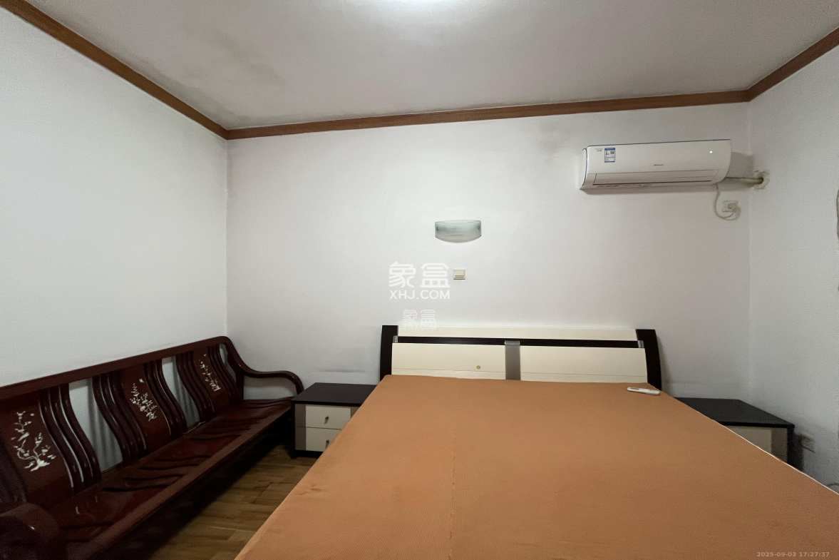 铁银电信花园  2室2厅2卫    1800.0元/月 铁银电信花园  2室2厅2卫    1800.0元/月室内图