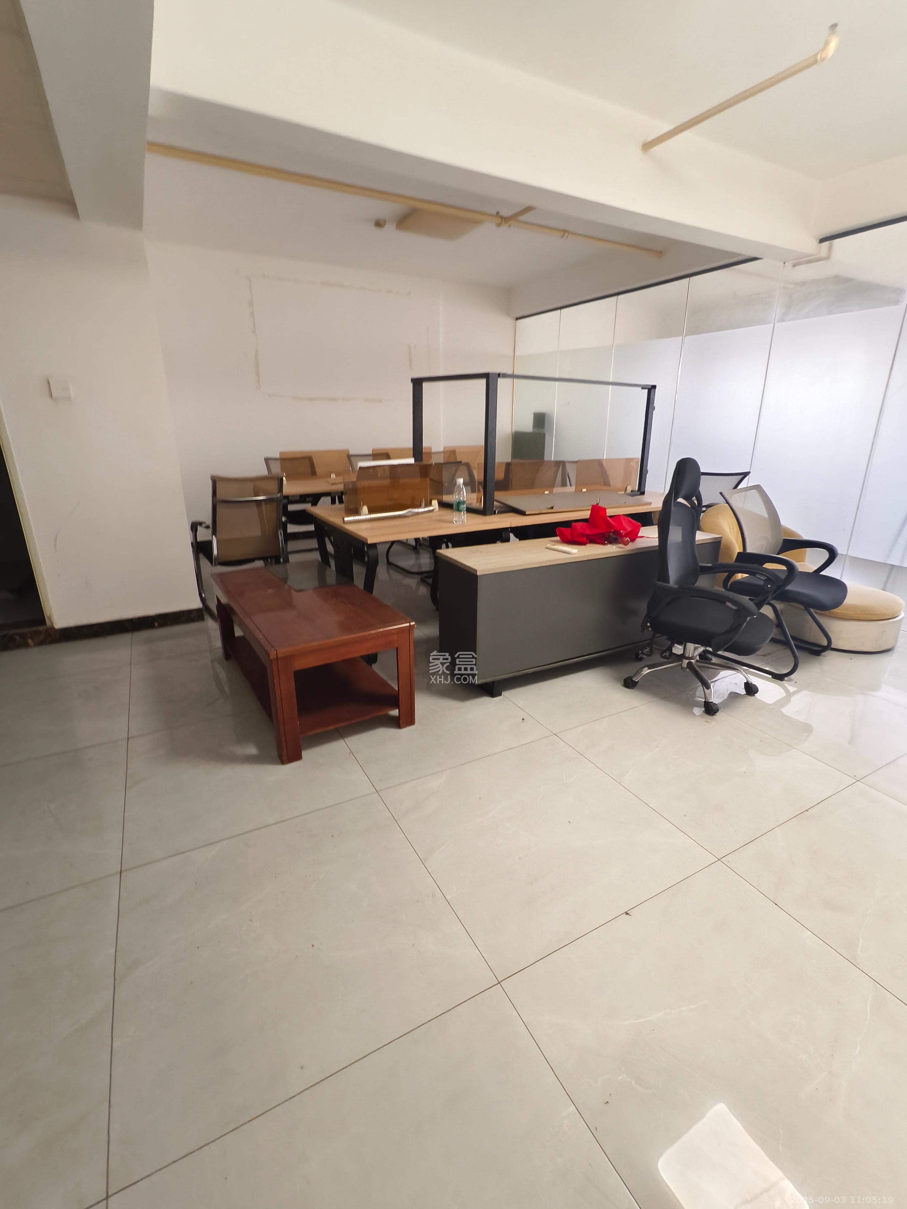 蓝湾国际广场  2室1厅1卫    3500.0元/月 蓝湾国际广场  2室1厅1卫    3500.0元/月室内图