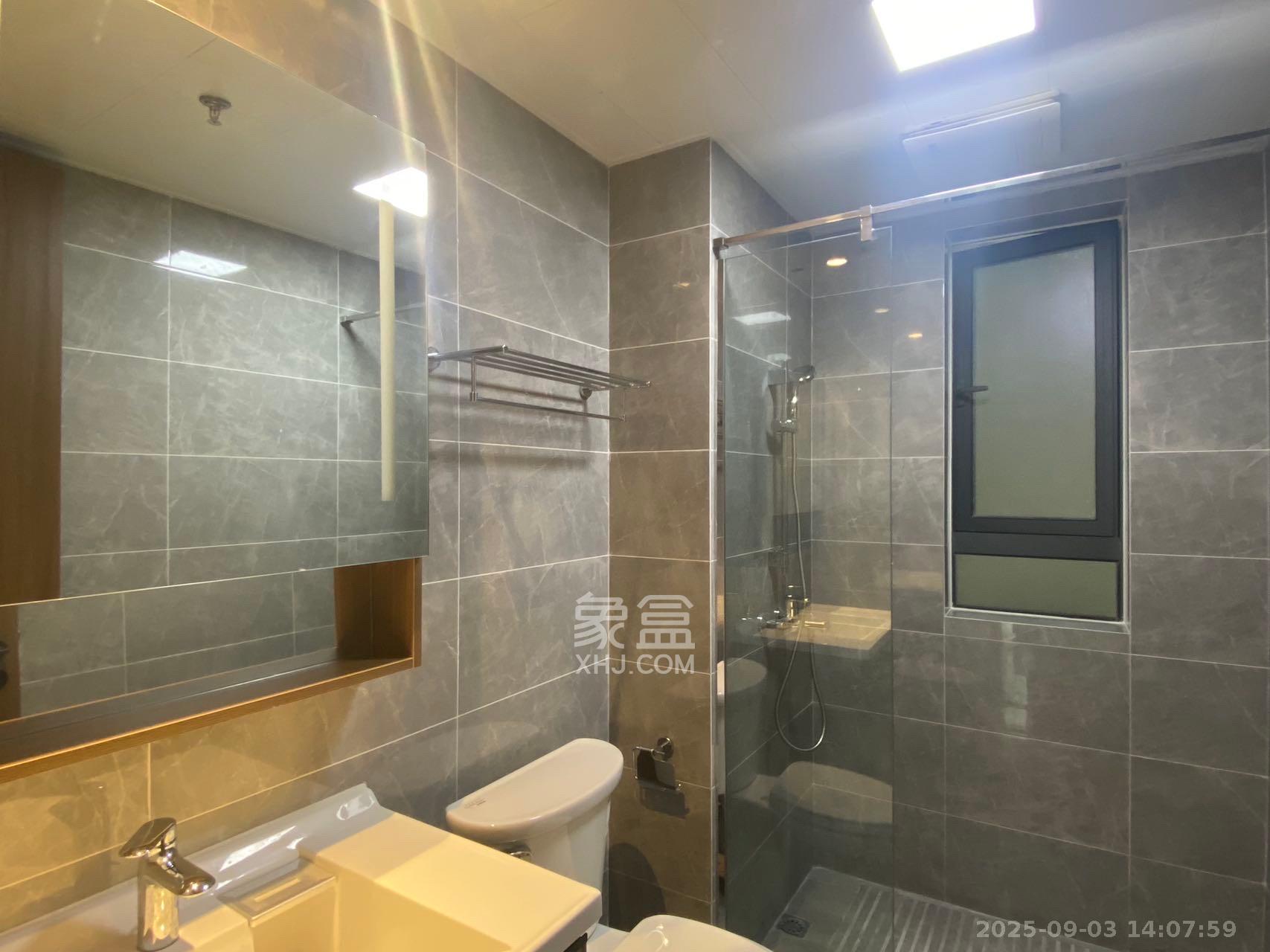 卓越中寰  3室2厅2卫   5200.00元/月室内图