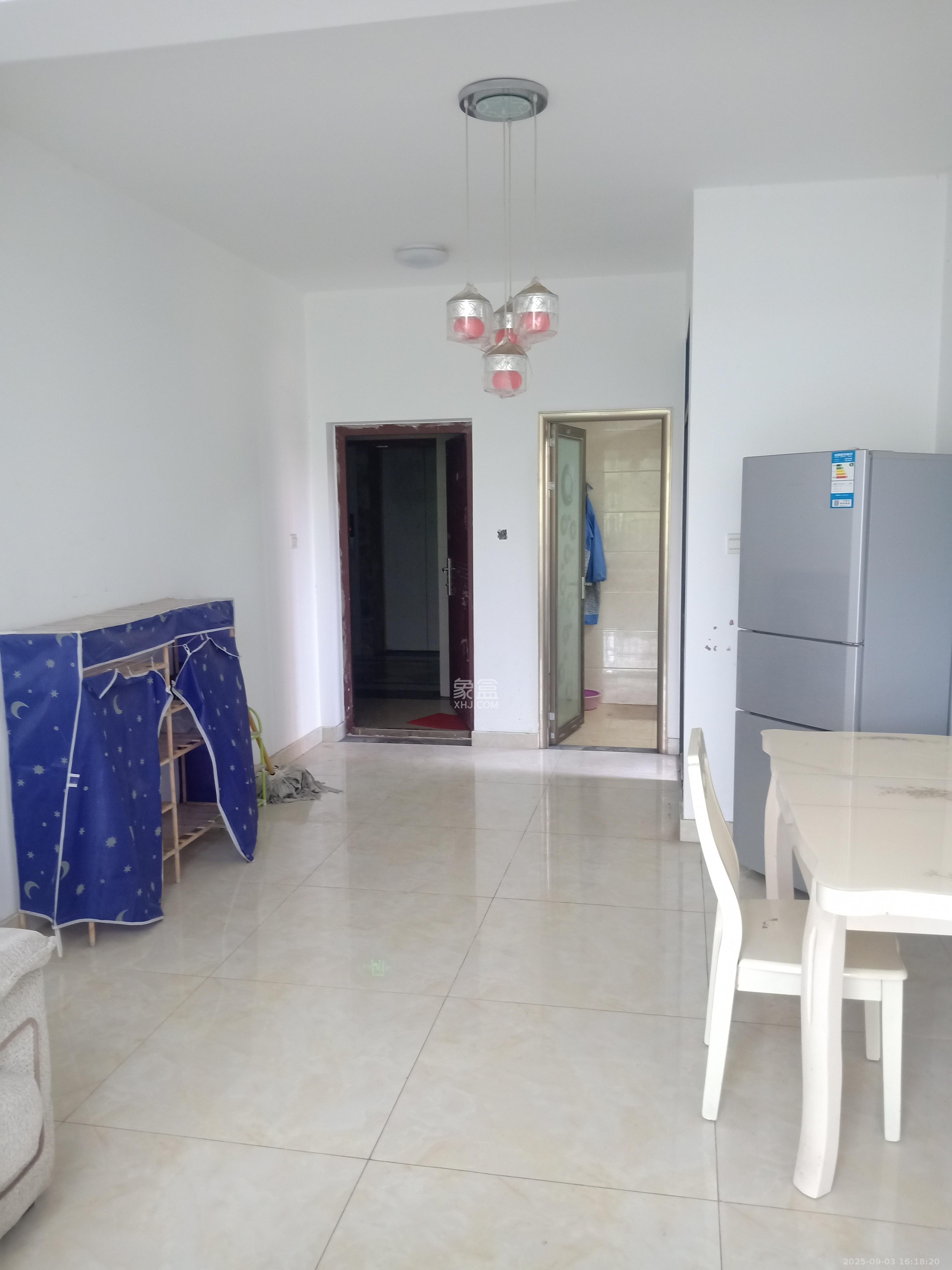 天元涉外景园C区  3室2厅2卫    2500.0元/月室内图