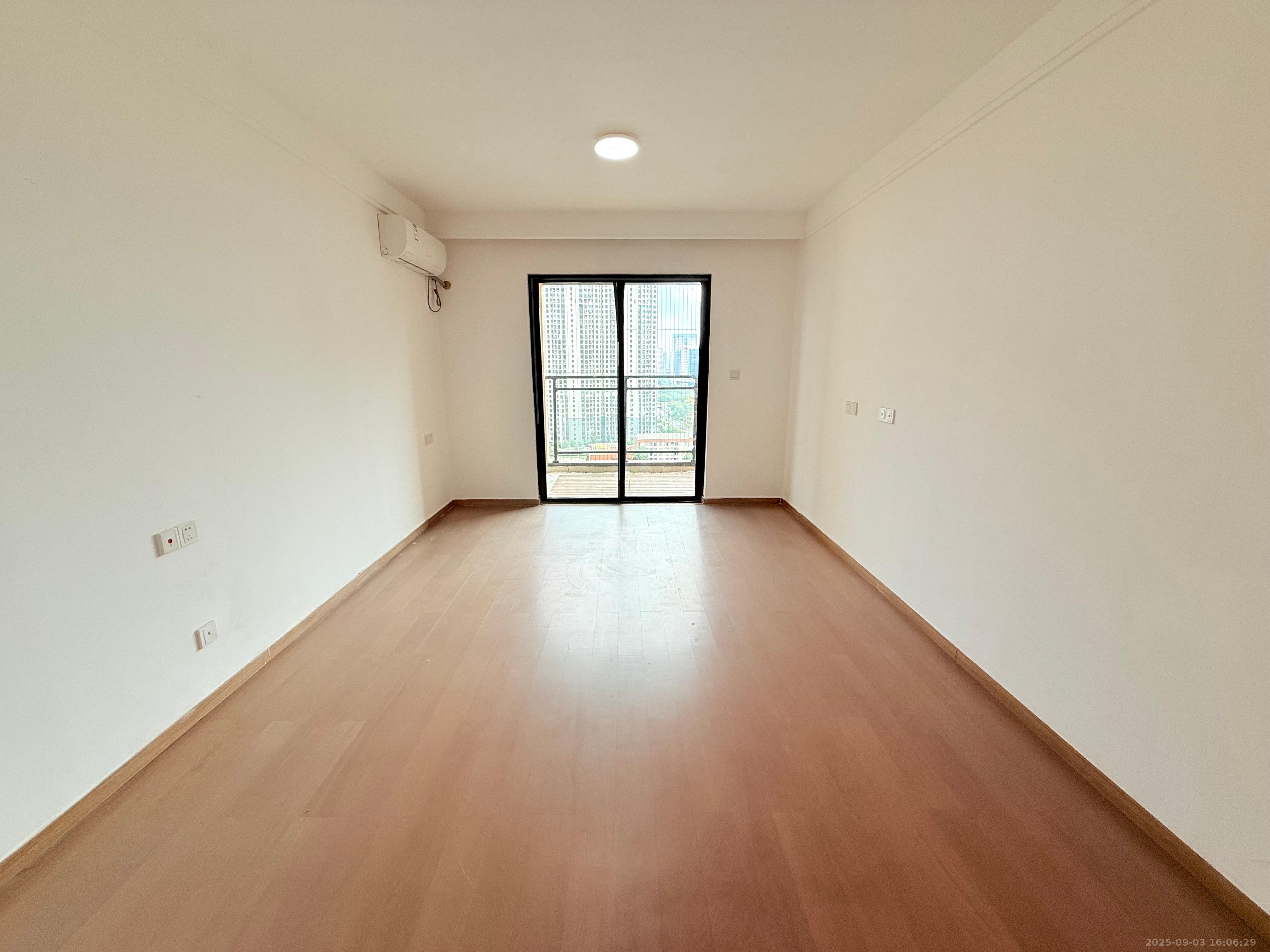 长沙高铁吾悦广场 3室2厅2卫 3500.0元/月 长沙高铁吾悦广场 3室2厅2卫 3500.0元/月室内图