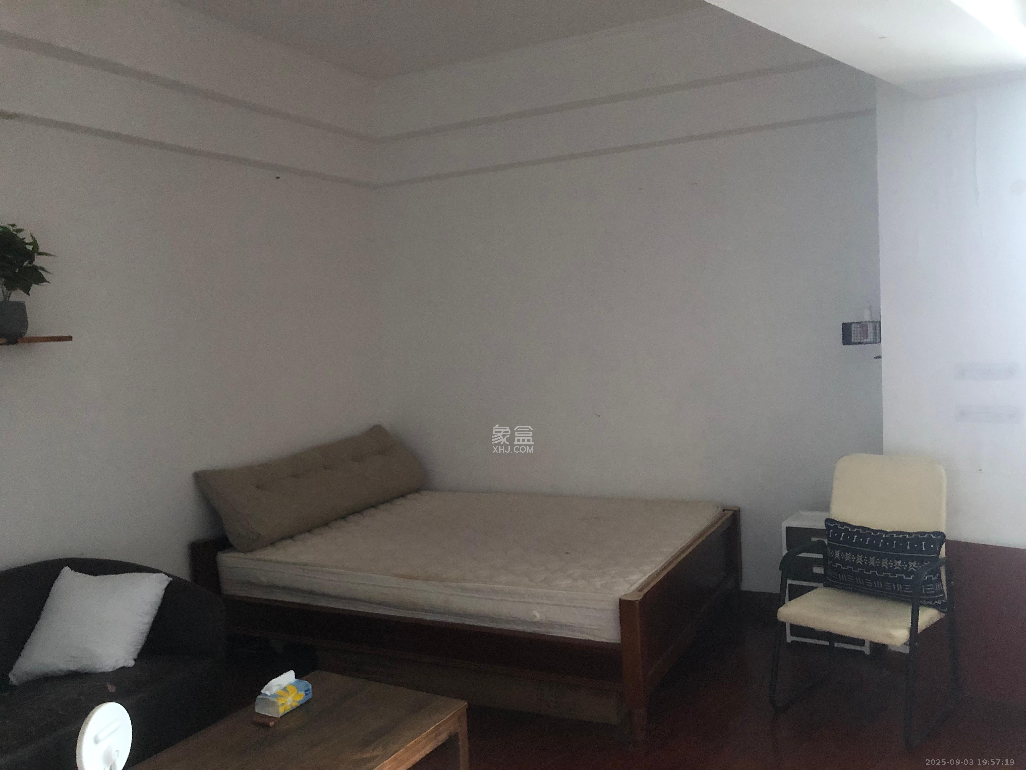 上城金都 1室1厅1卫 1800.0元/月 上城金都 1室1厅1卫 1800.0元/月室内图