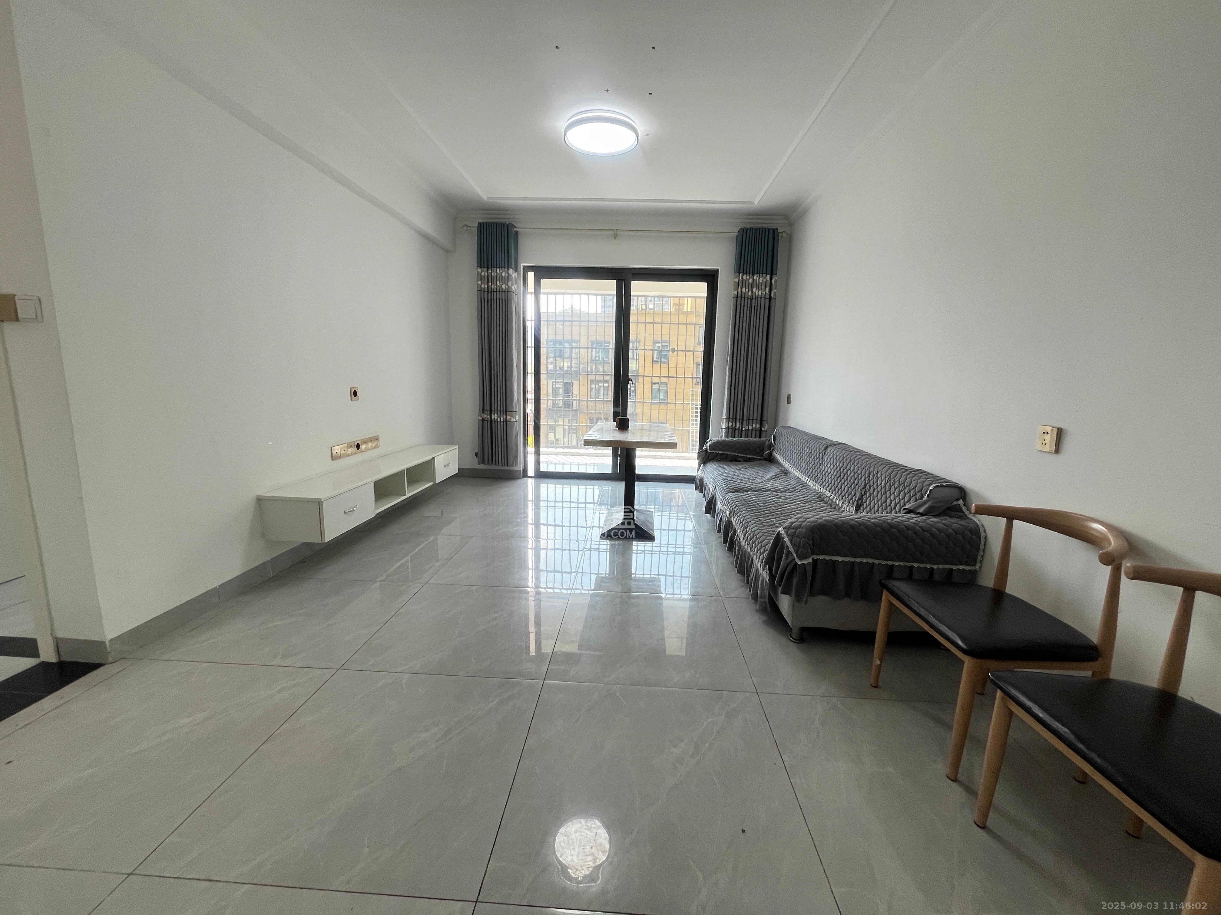 澳海澜庭  3室2厅1卫    1800.0元/月