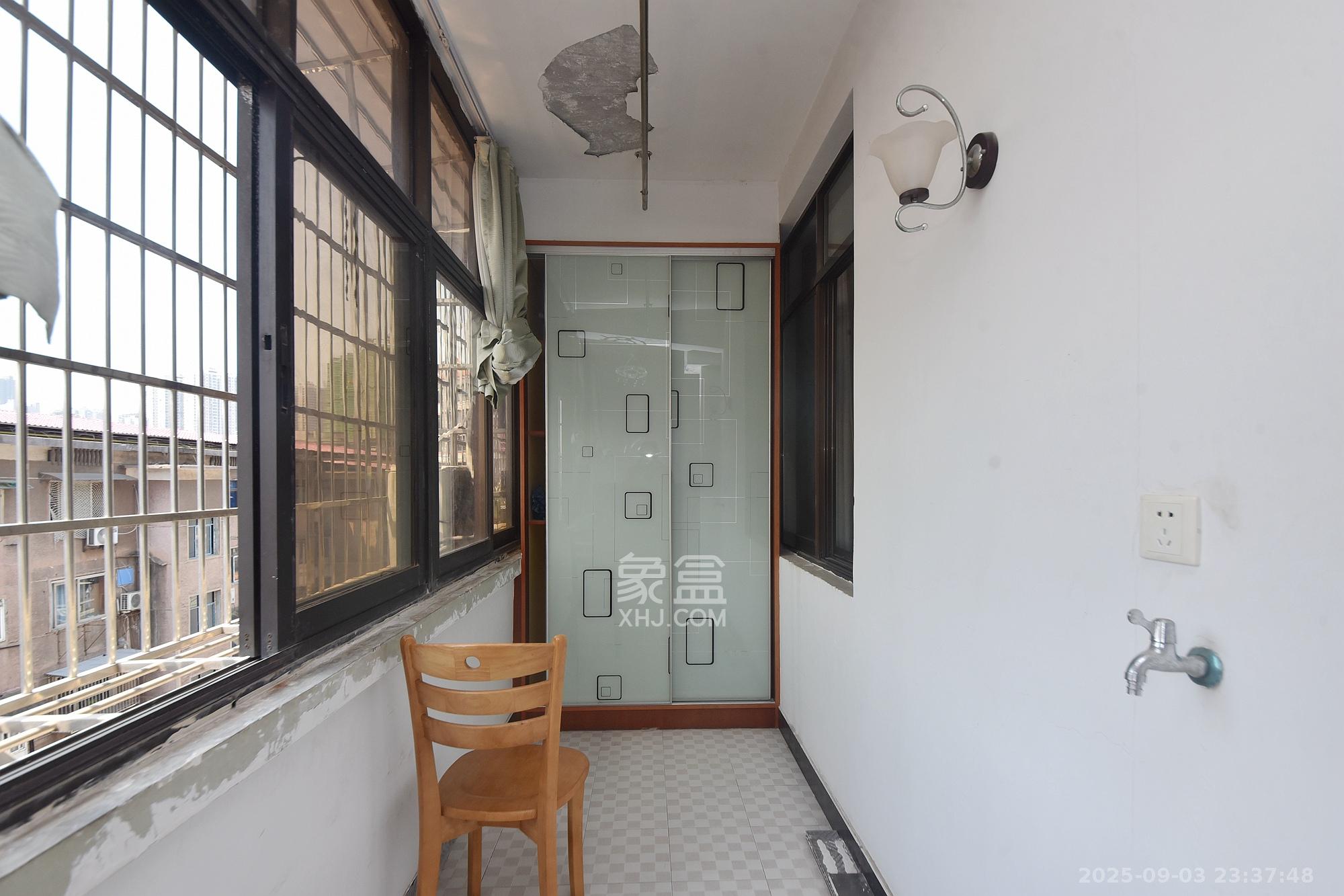 桂花二村  1室2厅1卫    35.0万阳台