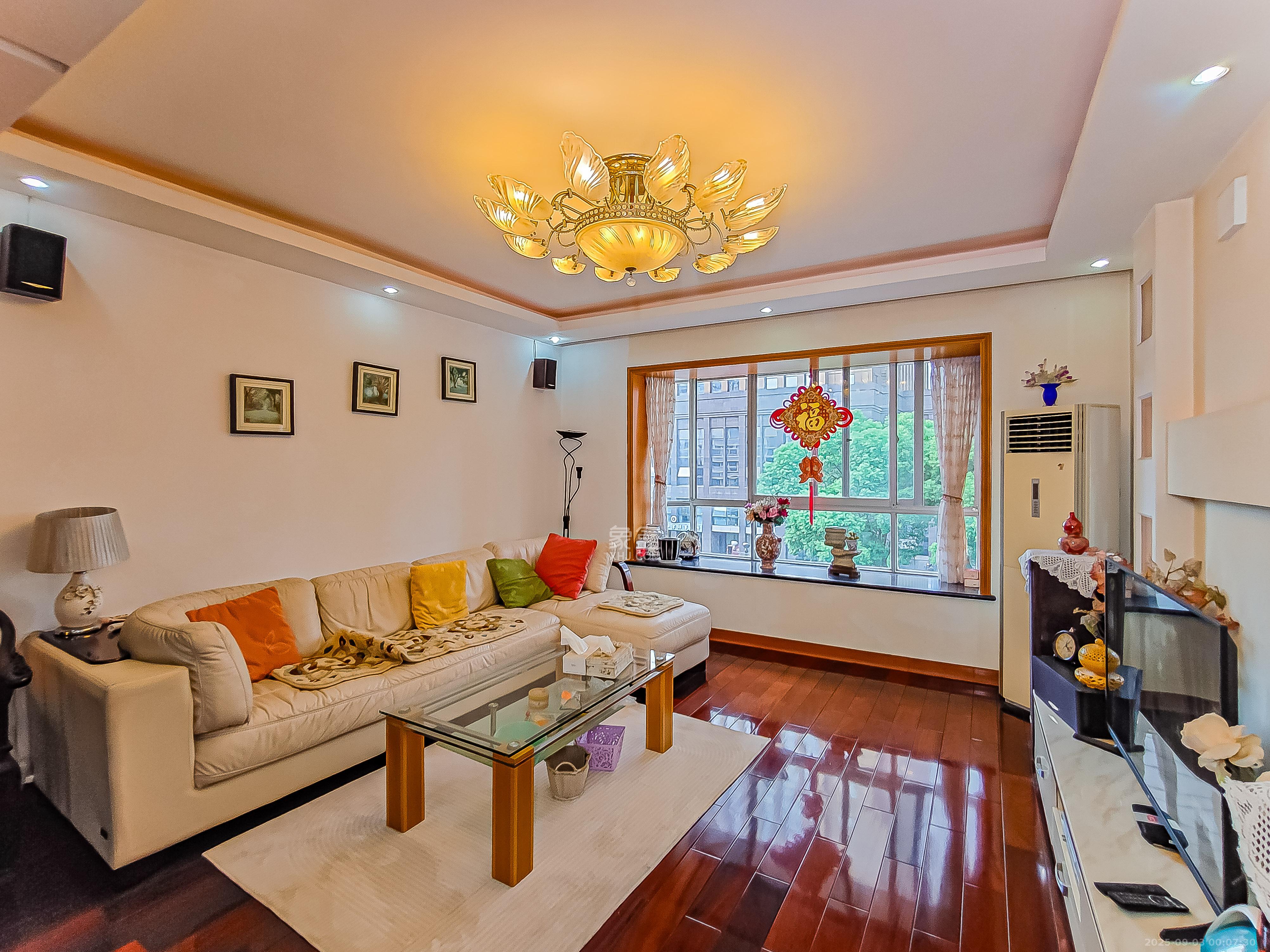 浦沅生活一区  3室2厅2卫    98.0万 浦沅生活一区  3室2厅2卫    98.0万客厅