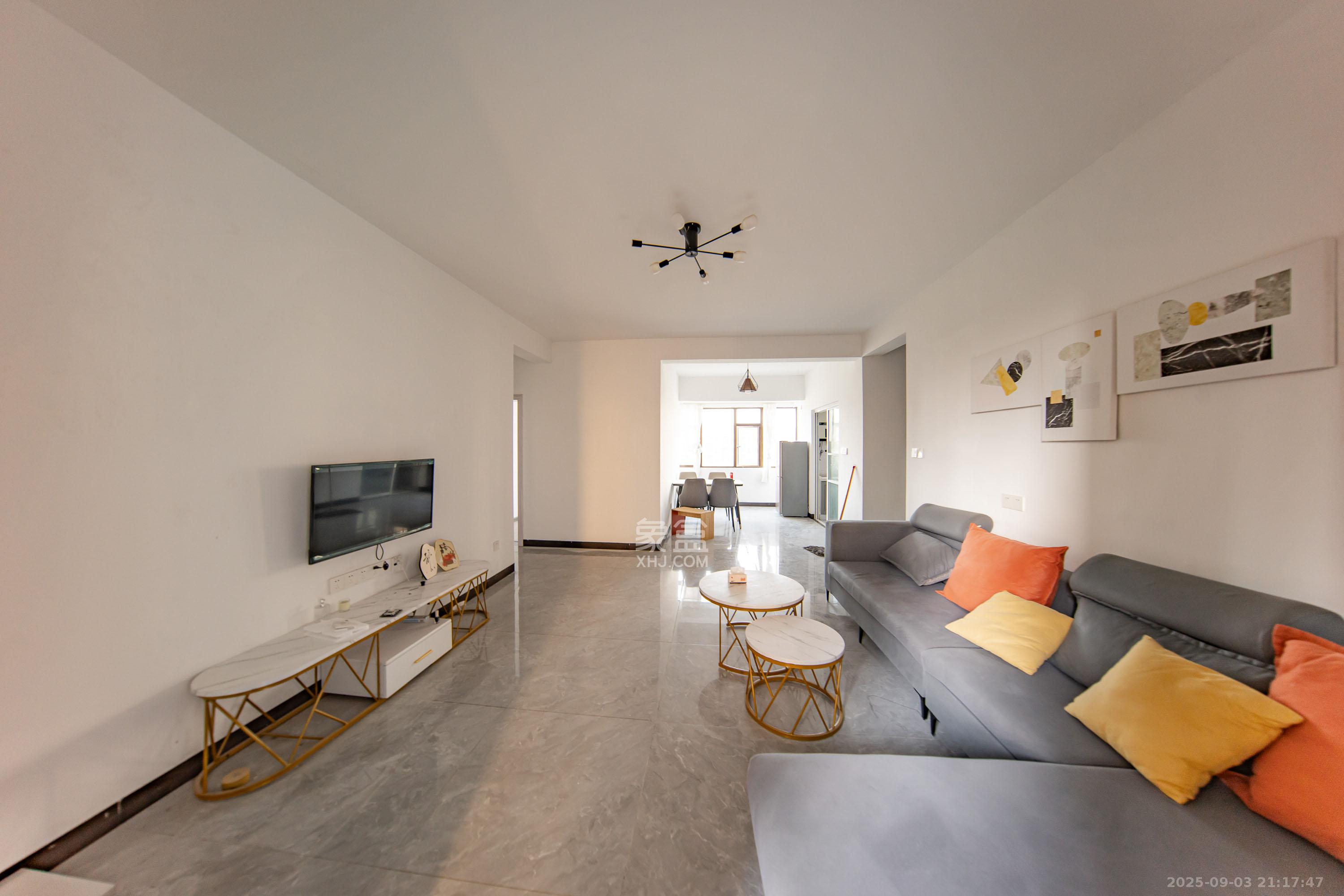 江山帝景哈佛 4室2厅2卫 108.0万 江山帝景哈佛 4室2厅2卫 108.0万客厅