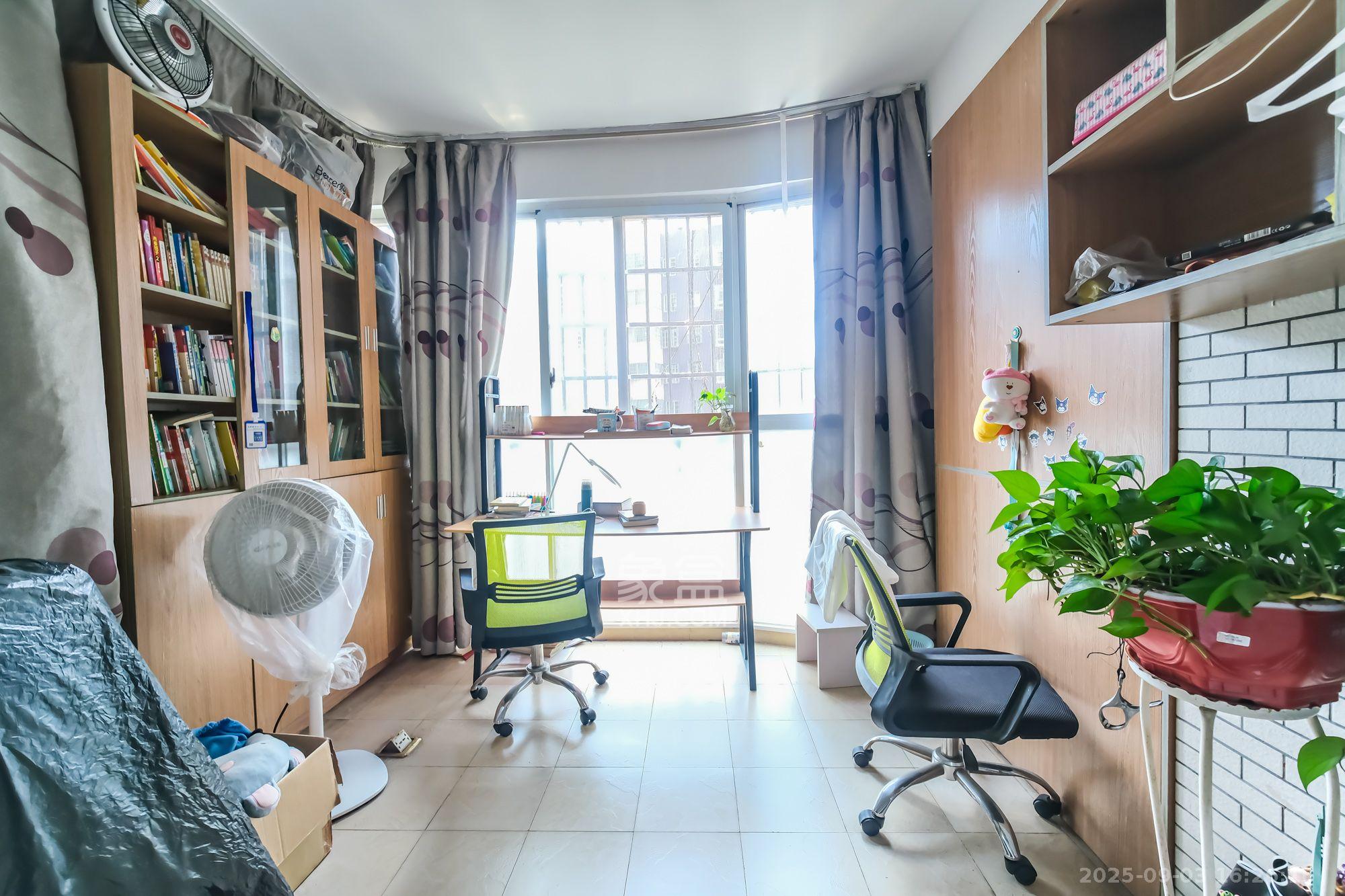 世景华庭 4室2厅2卫 2000.0元/月 世景华庭 4室2厅2卫 2000.0元/月室内图