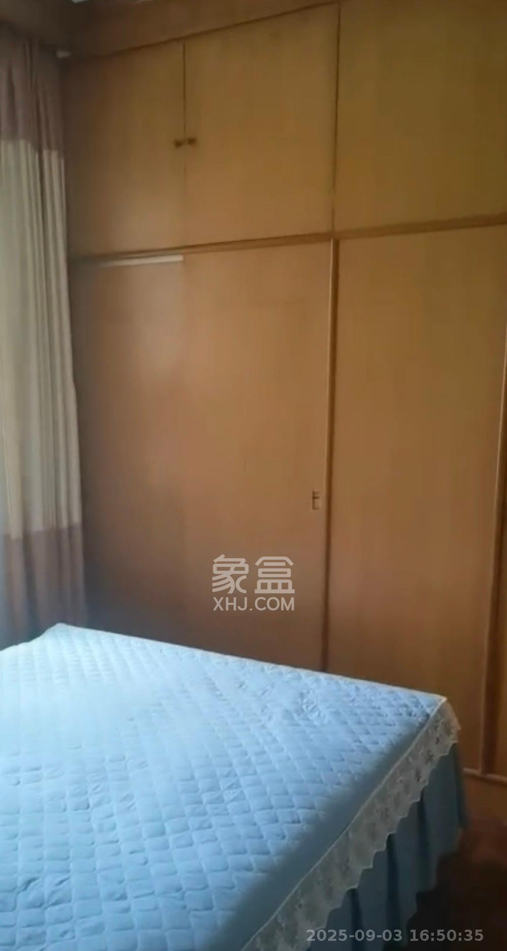 清水塘社区一中宿舍  3室1厅1卫    3800.0元/月 清水塘社区一中宿舍  3室1厅1卫    3800.0元/月室内图