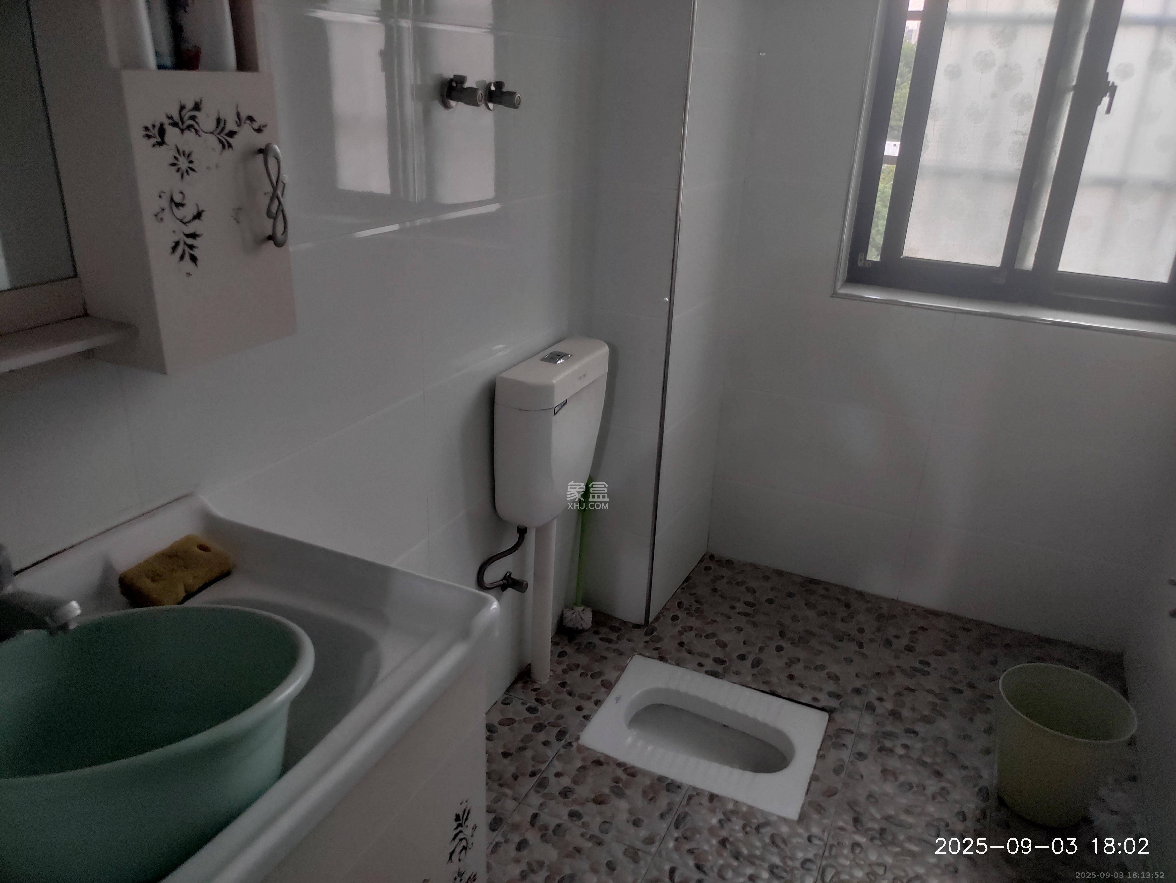 华龙家园(和泰家园) 3室2厅2卫 2800.0元/月 华龙家园(和泰家园) 3室2厅2卫 2800.0元/月室内图