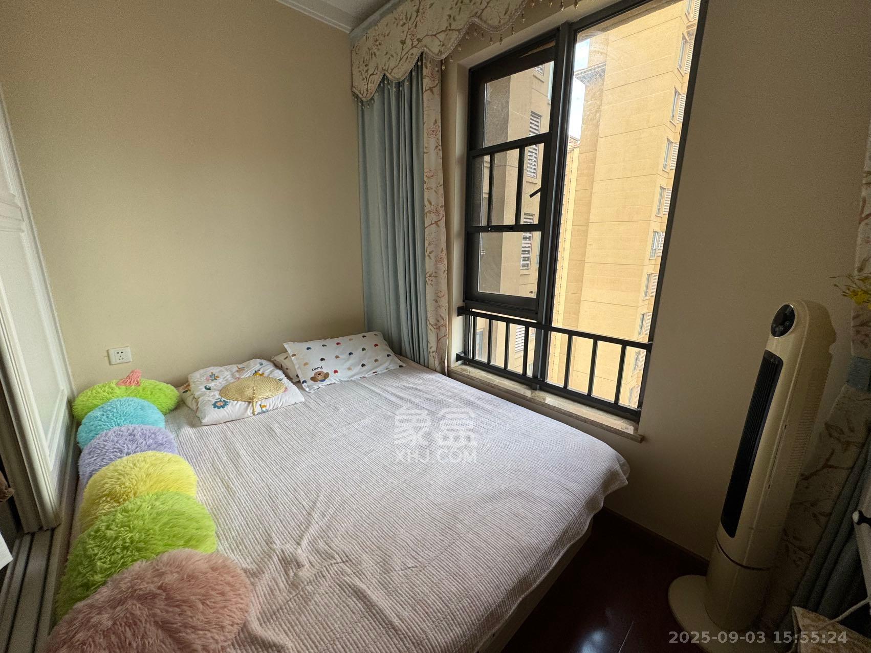 珠江郦城公园1号  3室2厅1卫    3000.0元/月室内图