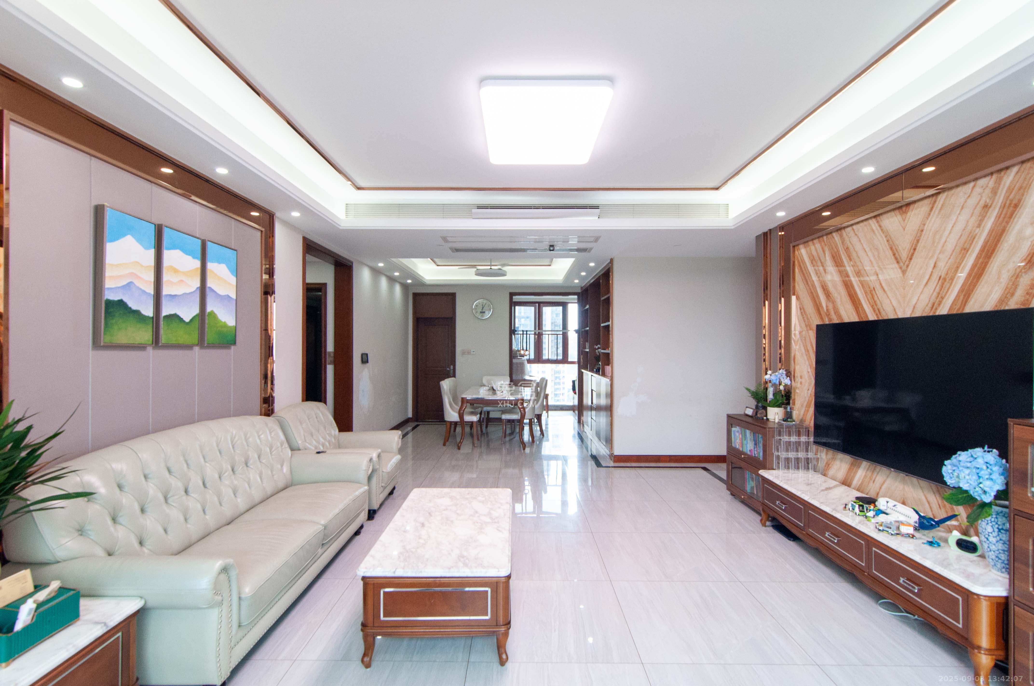 佳兆业云顶梅溪湖(佳兆业梅溪荟)  5室2厅3卫    438.0万 佳兆业云顶梅溪湖(佳兆业梅溪荟)  5室2厅3卫    438.0万客厅