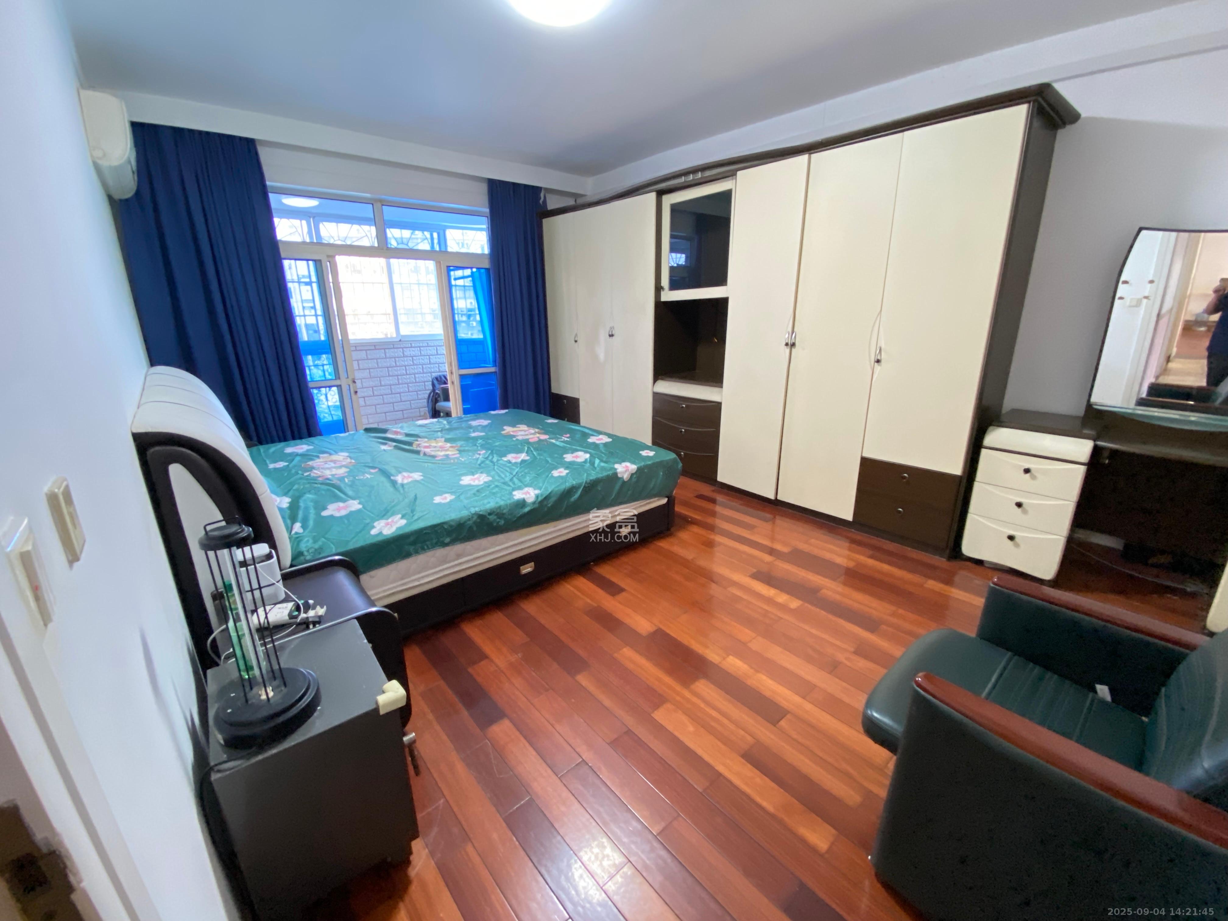 华盛花园  4室2厅2卫    3500.0元/月室内图