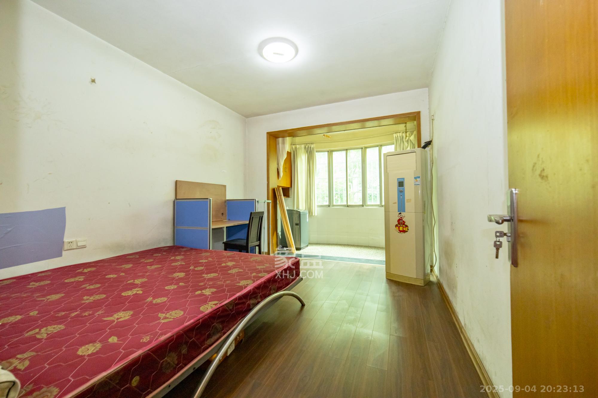 中南汽车世界 3室2厅1卫 38.8万 中南汽车世界 3室2厅1卫 38.8万卧室