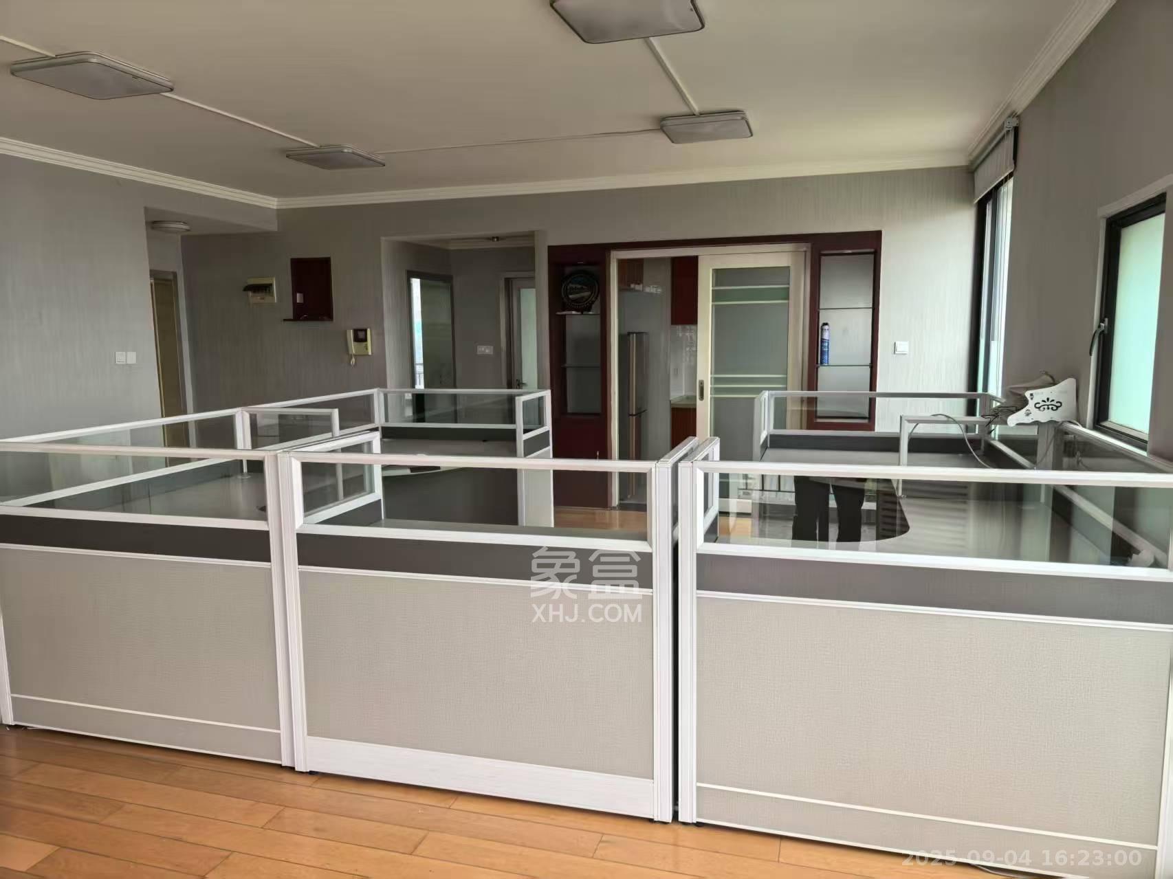 西街花园  3室2厅2卫    3600.0元/月室内图