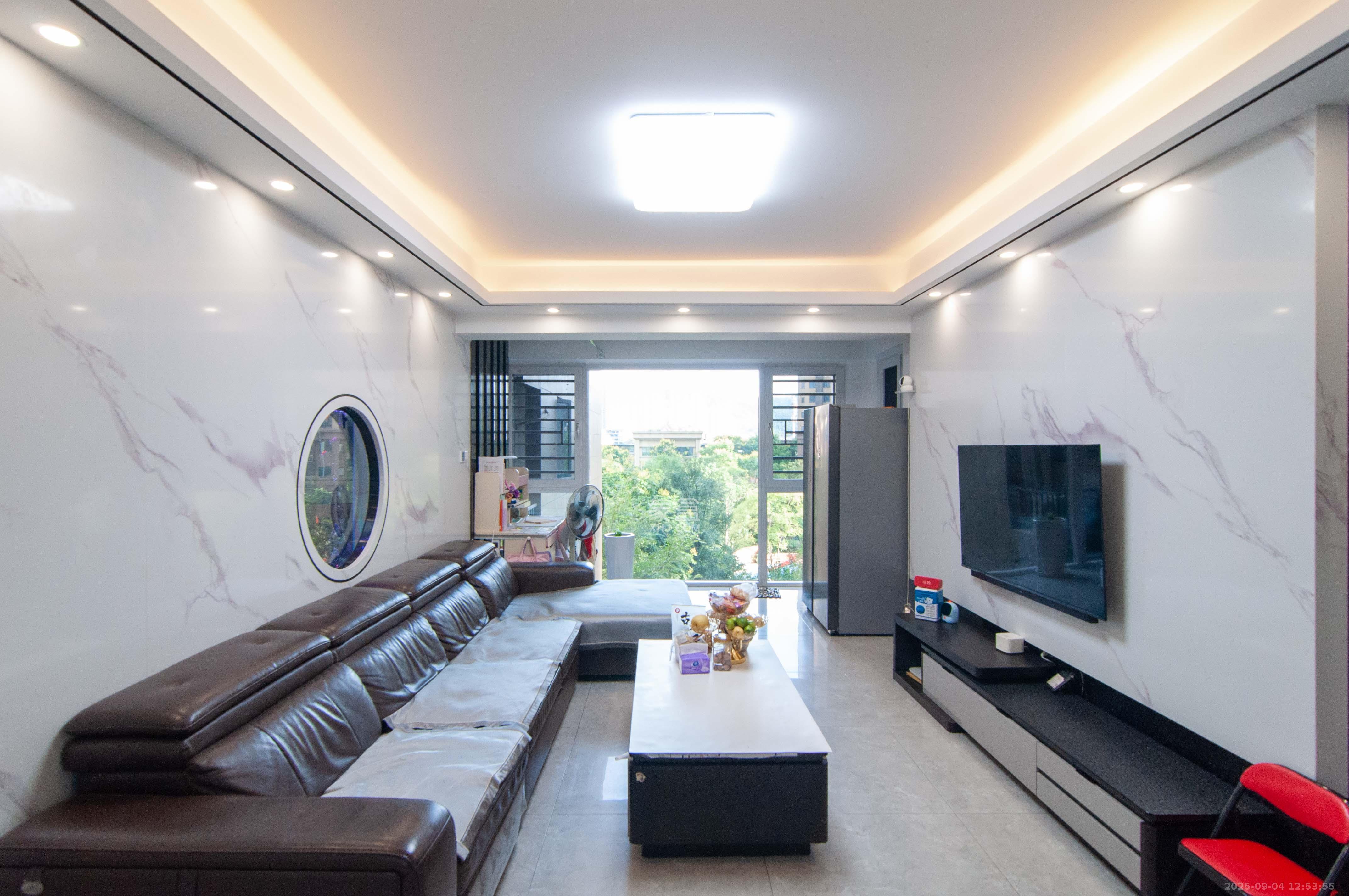 中建梅溪湖中心  4室2厅2卫    170.0万 中建梅溪湖中心  4室2厅2卫    170.0万