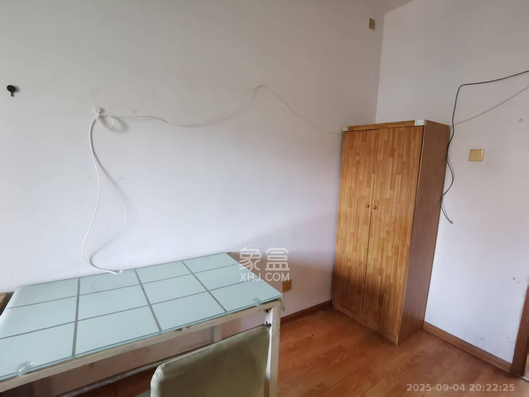 黄泥岭社区 1室2厅2卫 1800.0元/月 黄泥岭社区 1室2厅2卫 1800.0元/月室内图