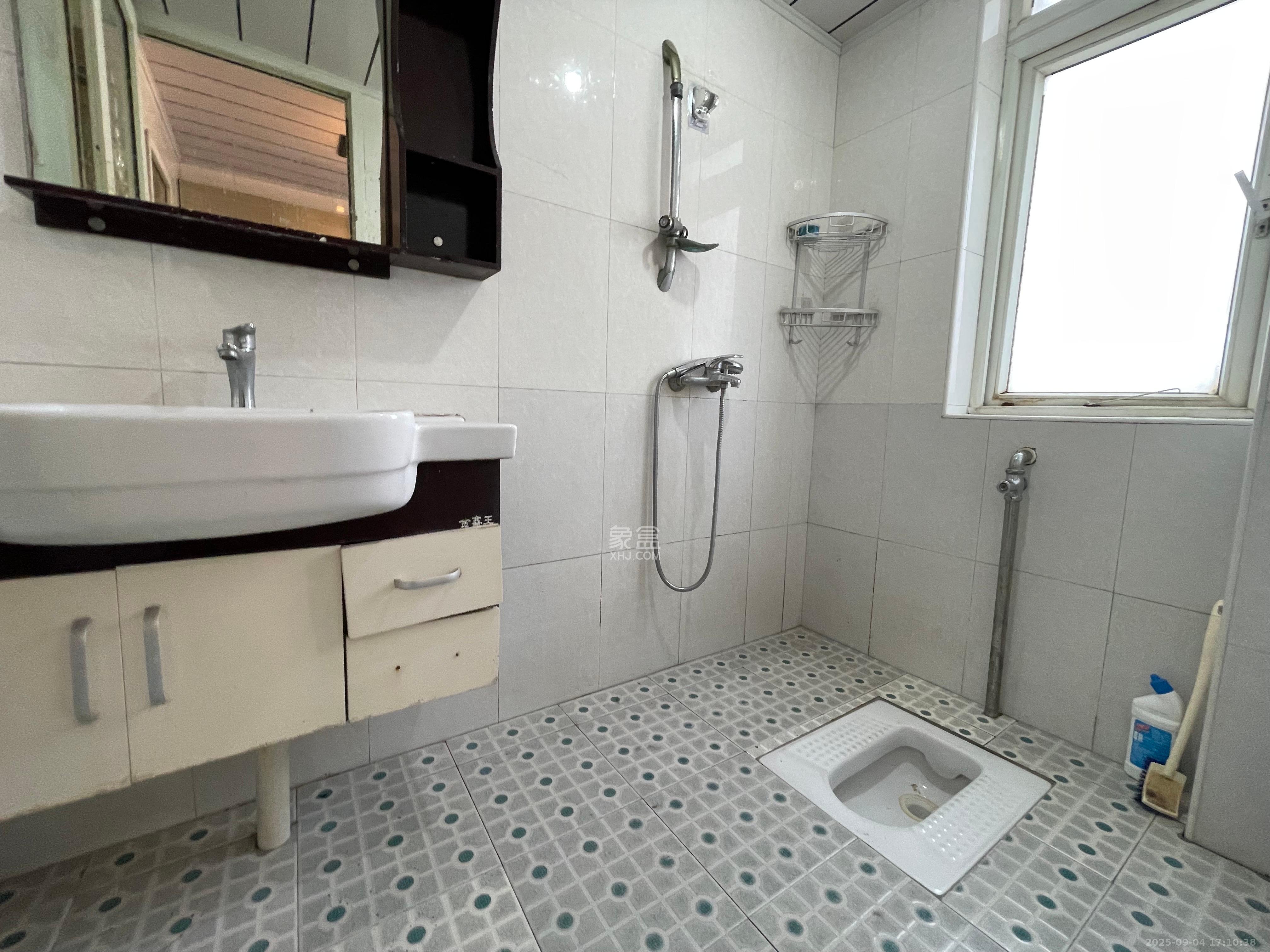 新桥沁园（银港农贸市场）  3室1厅1卫    1800.0元/月室内图