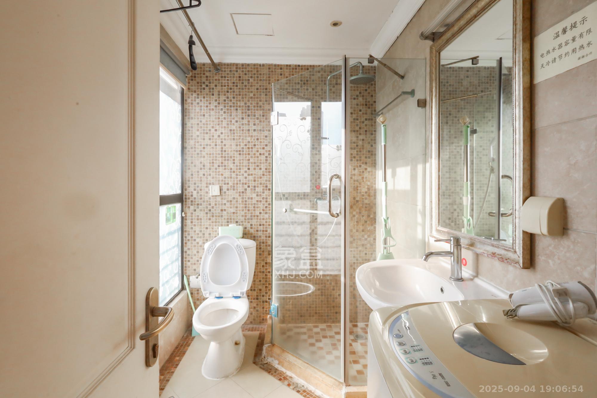 郡原广场  1室1厅1卫    23.8万 郡原广场  1室1厅1卫    23.8万卫生间