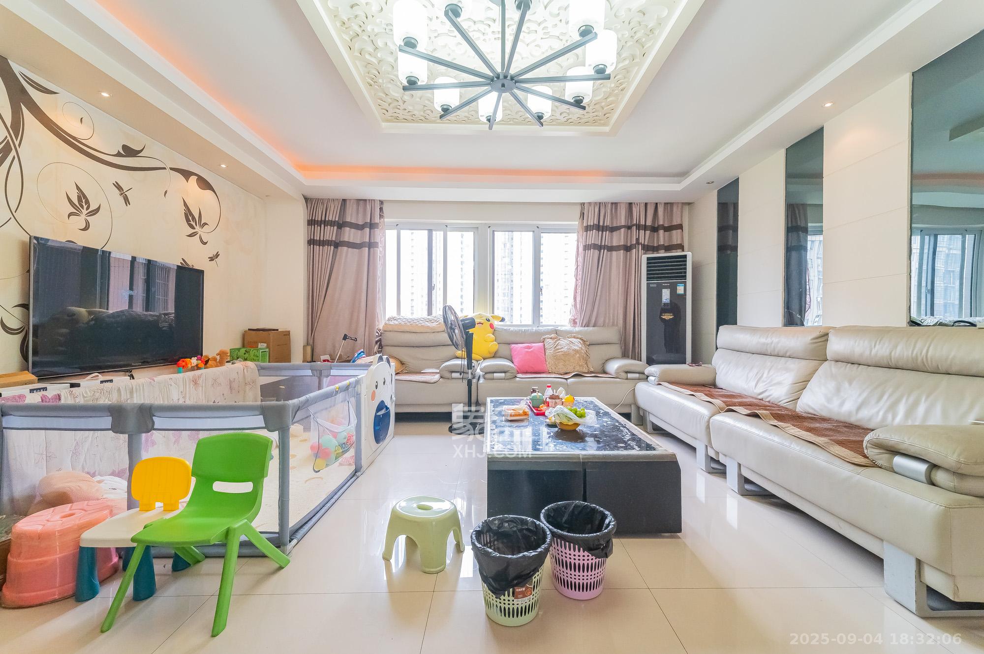 筑梦佳园  4室2厅2卫    99.8万客厅