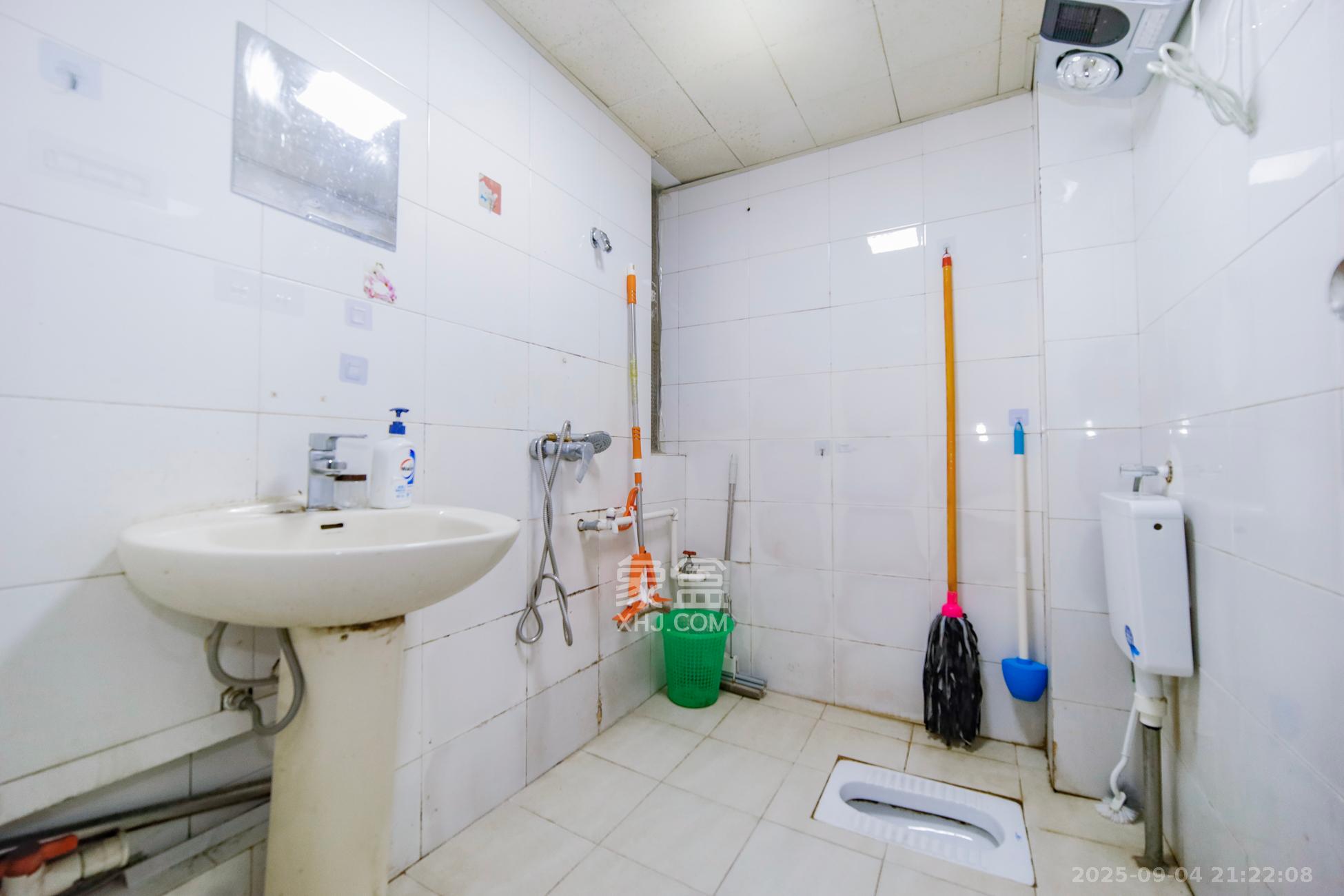 德馨园  3室2厅2卫    59.8万卫生间