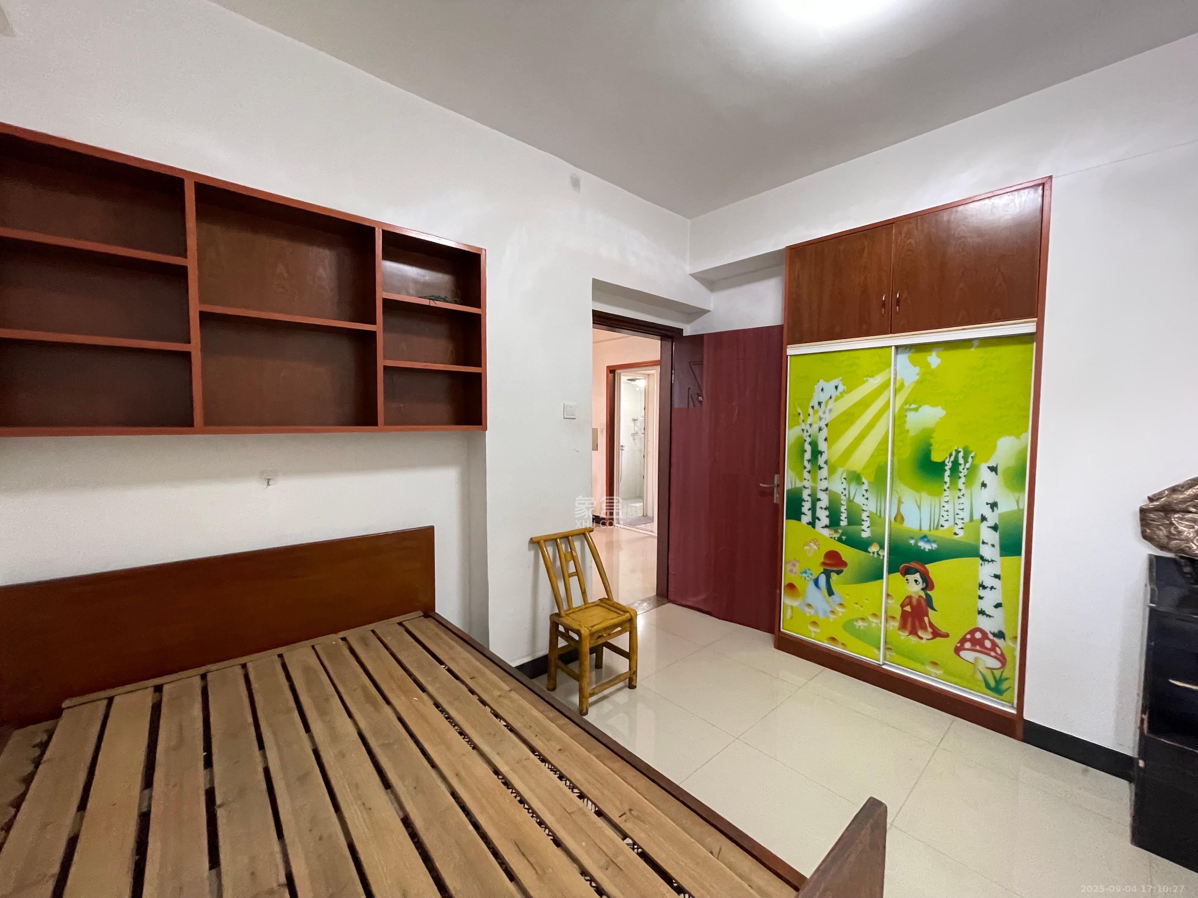 新桥沁园(银港农贸市场)  3室1厅1卫    1800.0元/月 新桥沁园(银港农贸市场)  3室1厅1卫    1800.0元/月室内图