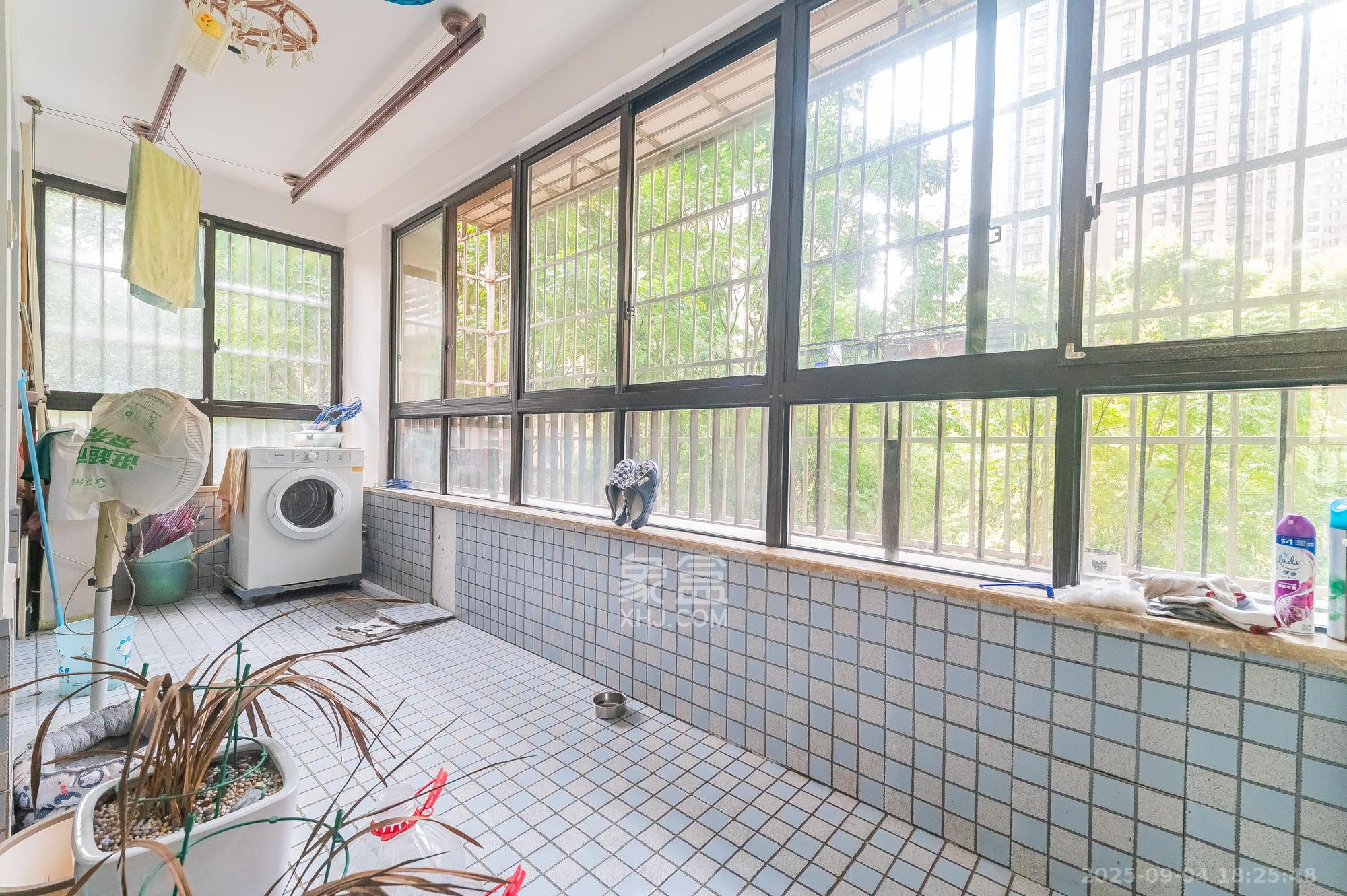 华润凤凰城三期 4室2厅2卫 126.8万 华润凤凰城三期 4室2厅2卫 126.8万阳台