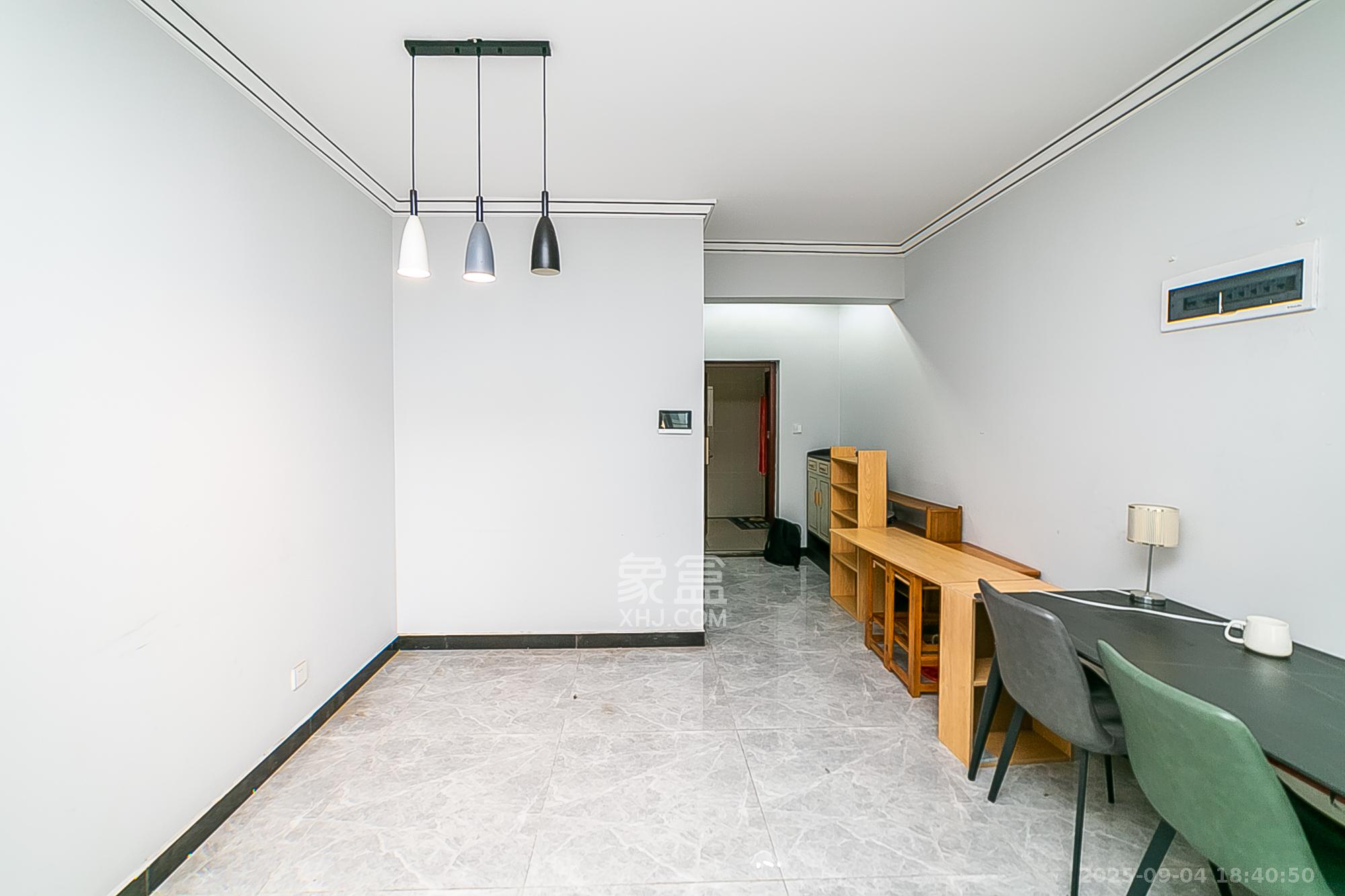 君合天玺  3室2厅2卫    140.0万客厅