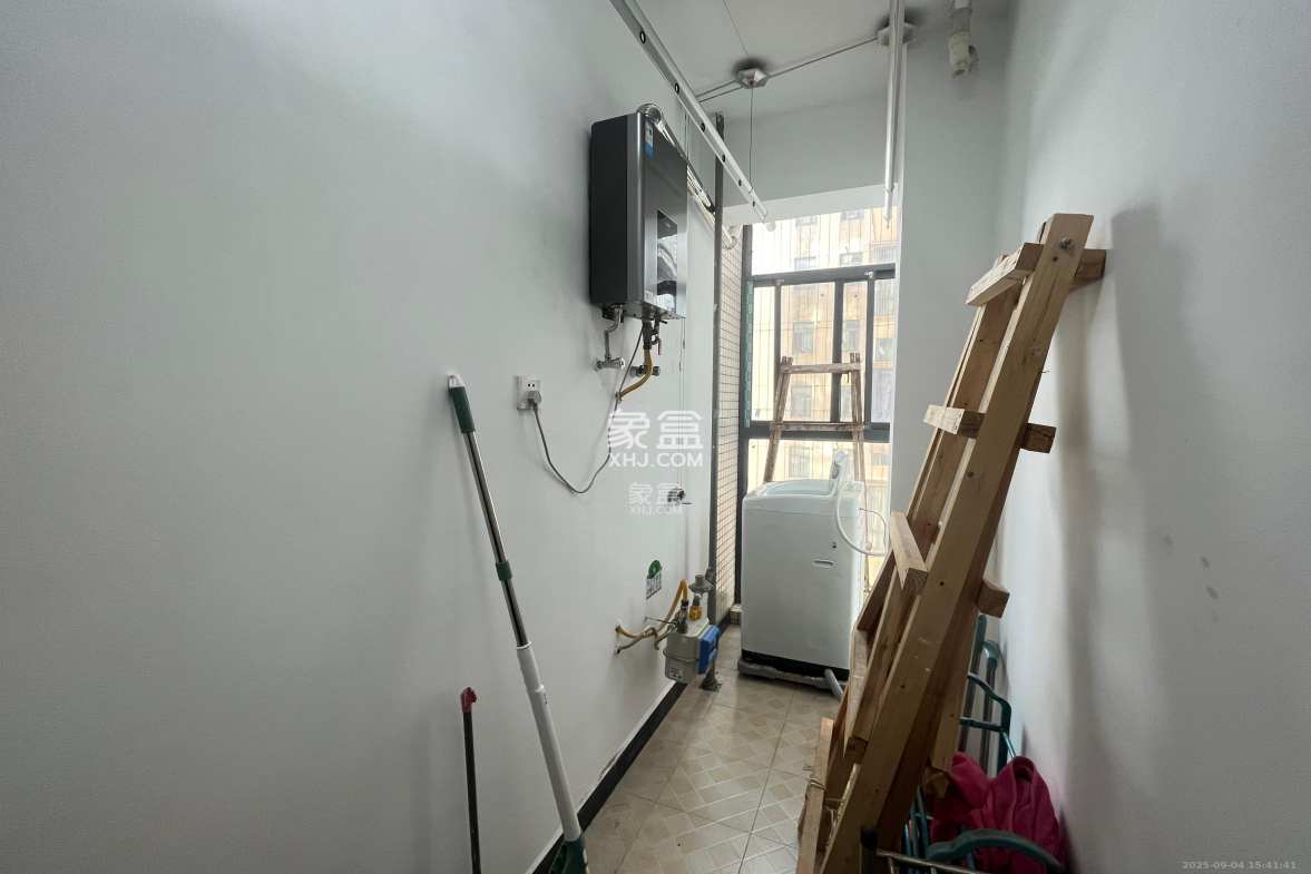 高鑫麓城  2室2厅1卫    2000.0元/月 高鑫麓城  2室2厅1卫    2000.0元/月室内图