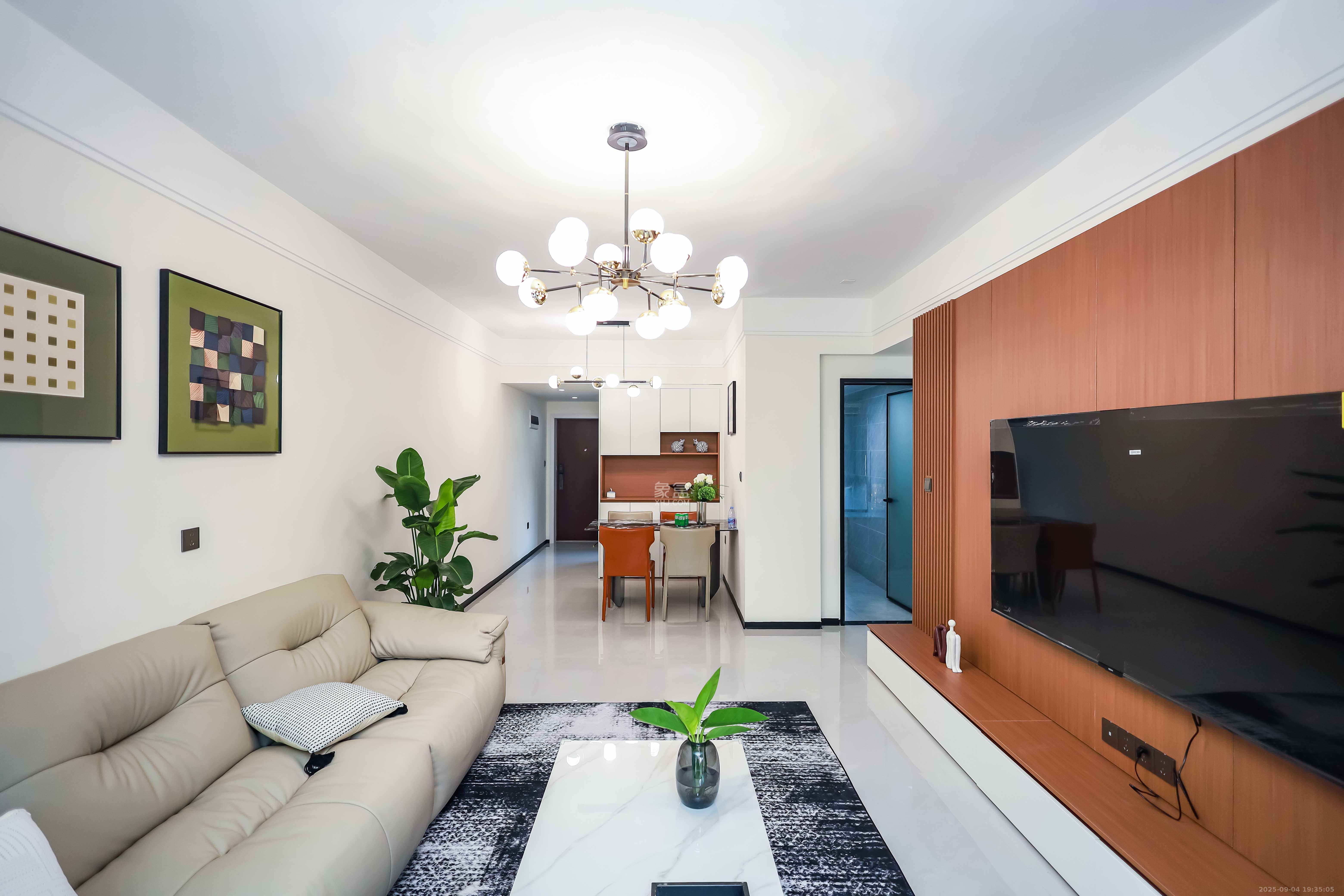 金侨风华府  4室2厅2卫    99.8万 金侨风华府  4室2厅2卫    99.8万客厅