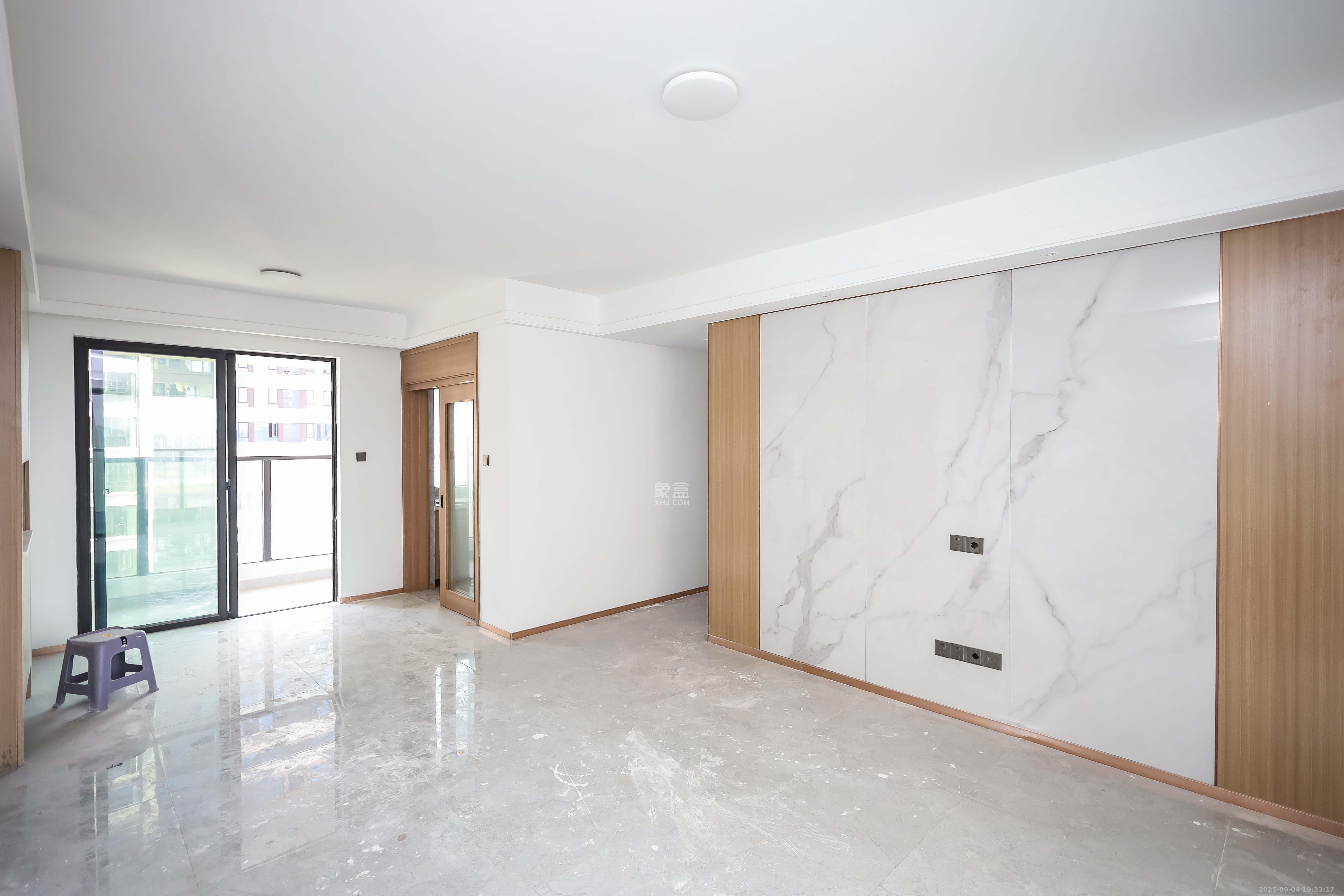 汉唐世家二期  4室2厅2卫    115.0万 汉唐世家二期  4室2厅2卫    115.0万客厅