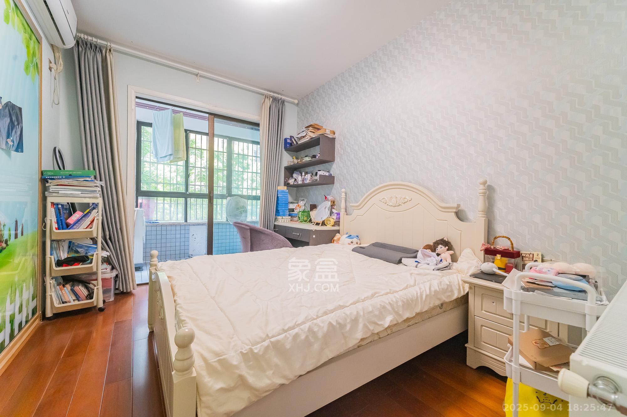 华润凤凰城三期 4室2厅2卫 126.8万 华润凤凰城三期 4室2厅2卫 126.8万卧室