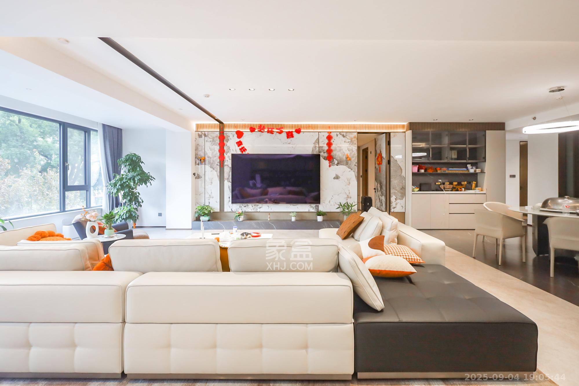 长沙悦府（华润万象城）  4室2厅3卫    568.0万客厅